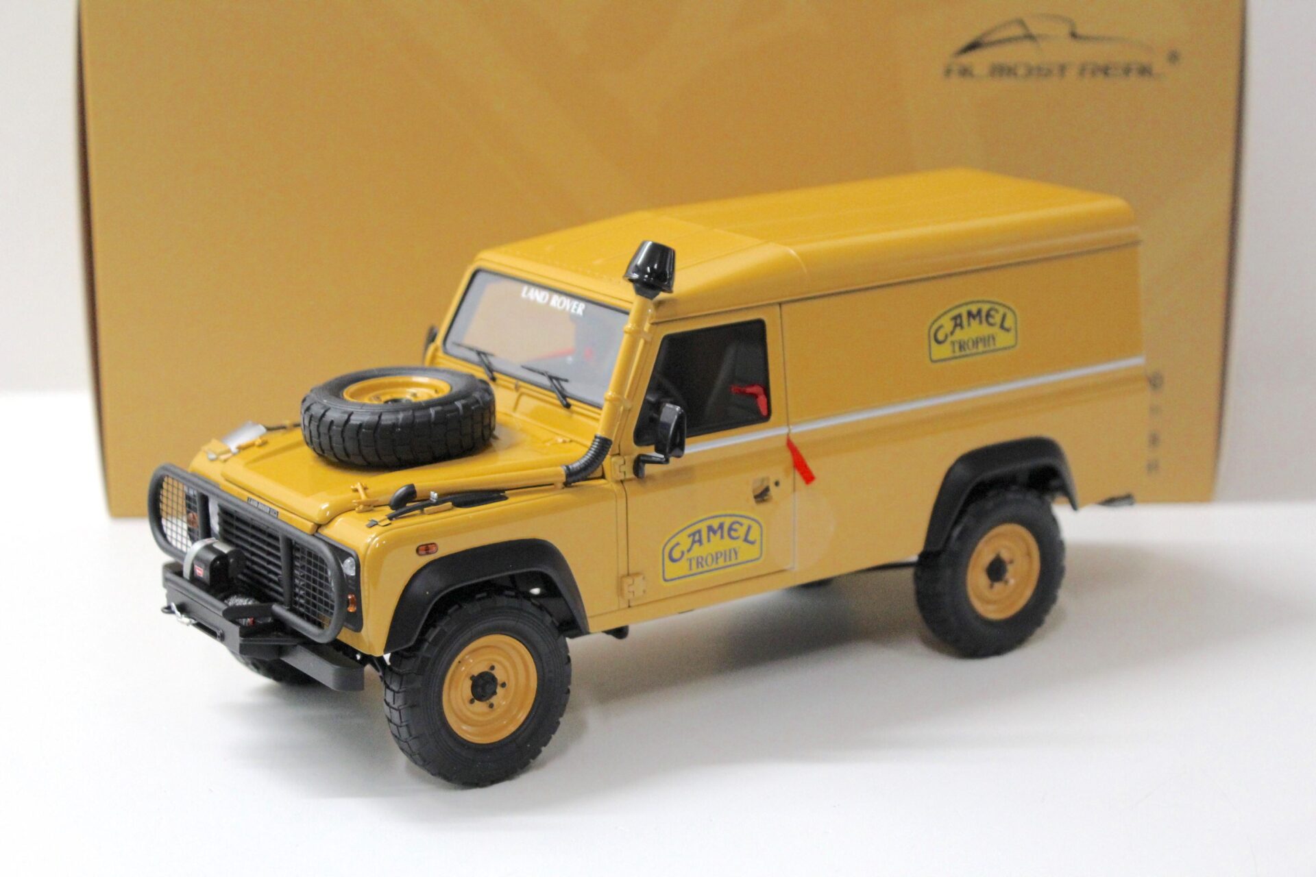 ID 56771 orig.jpg 1:18 Almost Real Land Rover 110 Defender Camel Trophy Support Unit Borneo 1985