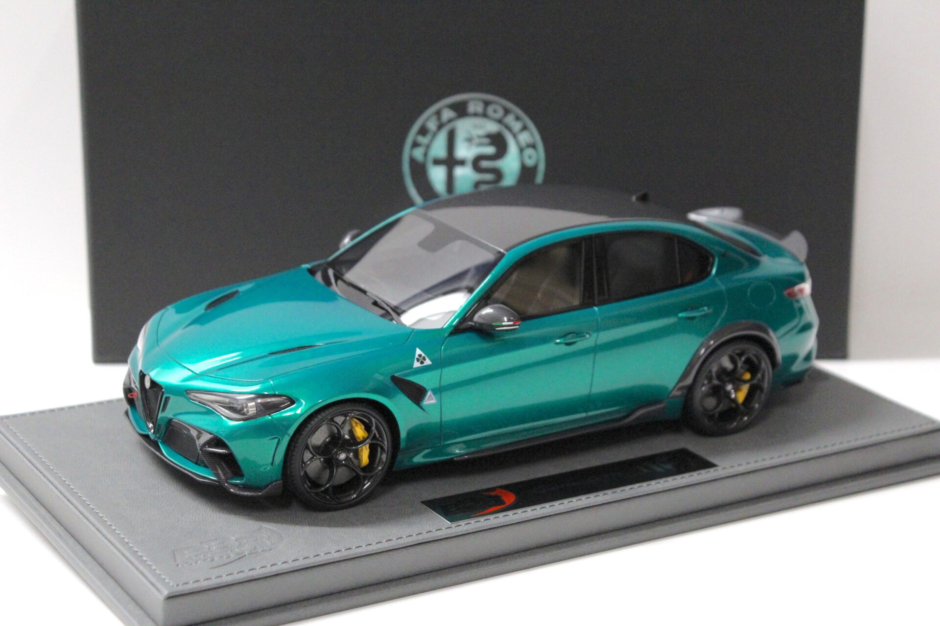 ID 57359 orig.jpg 1:18 BBR Alfa Romeo Giulia GTA Verde Montreal green/ yellow brakes - Limited 32 pcs.