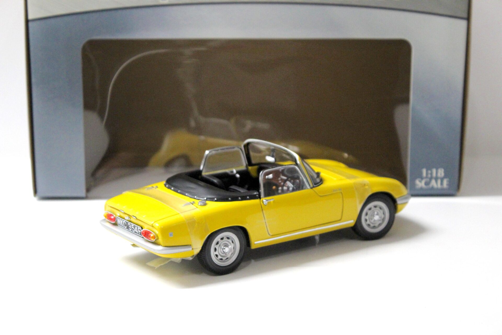 1:18 Sun Star Lotus Elan S3 Open Convertible 1966 yellow