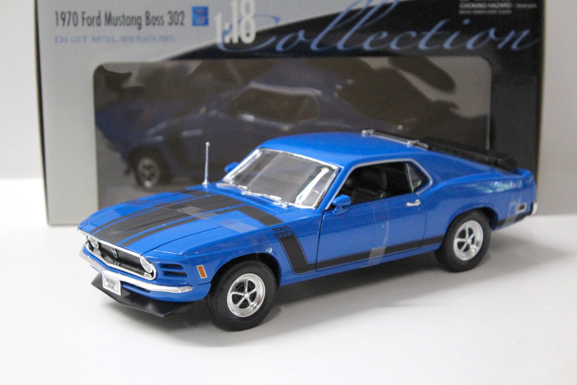 ID 57553 orig 1.jpg 1:18 Welly 1970 Ford Mustang Boss 302 Coupe blue/ black