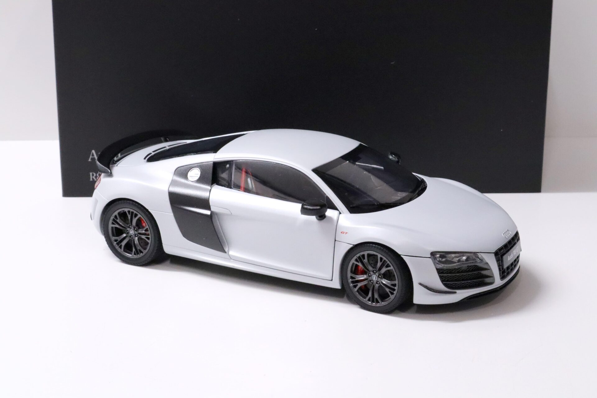 1:18 Kyosho Audi R8 GT Coupe Suzuka grey matte