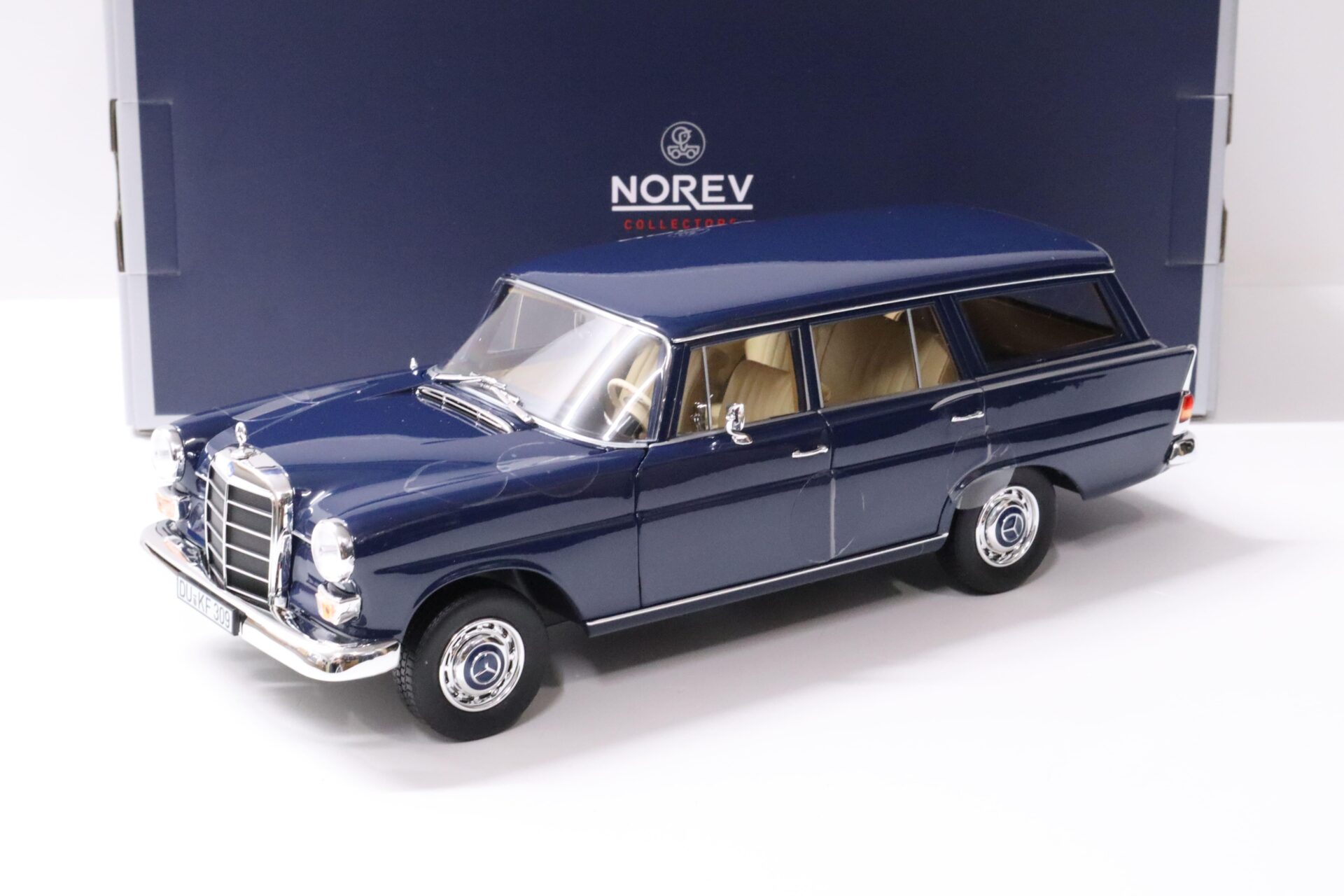 ID 58012 orig 1.jpg 1:18 Norev Mercedes 200 Universal 1966 dark blue