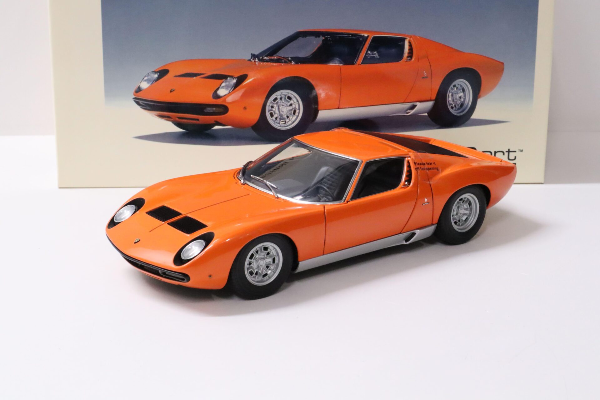 ID 58206 orig.jpg 1:18 AUTOart Lamborghini Miura SV Coupe orange