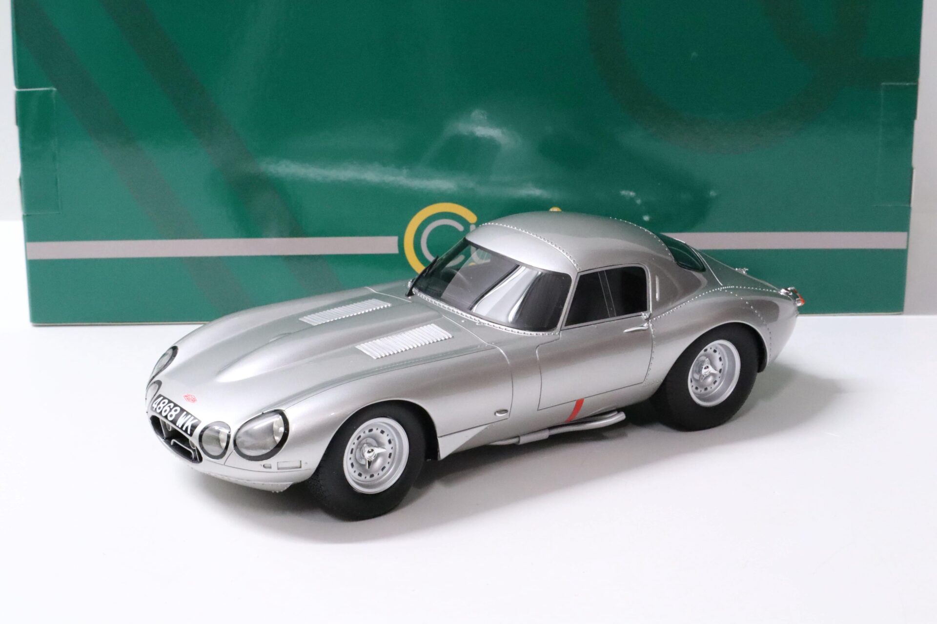 ID 58331 orig 1.jpg 1:18 Cult Scale Models Jaguar E-Type Low Drag silver metallic