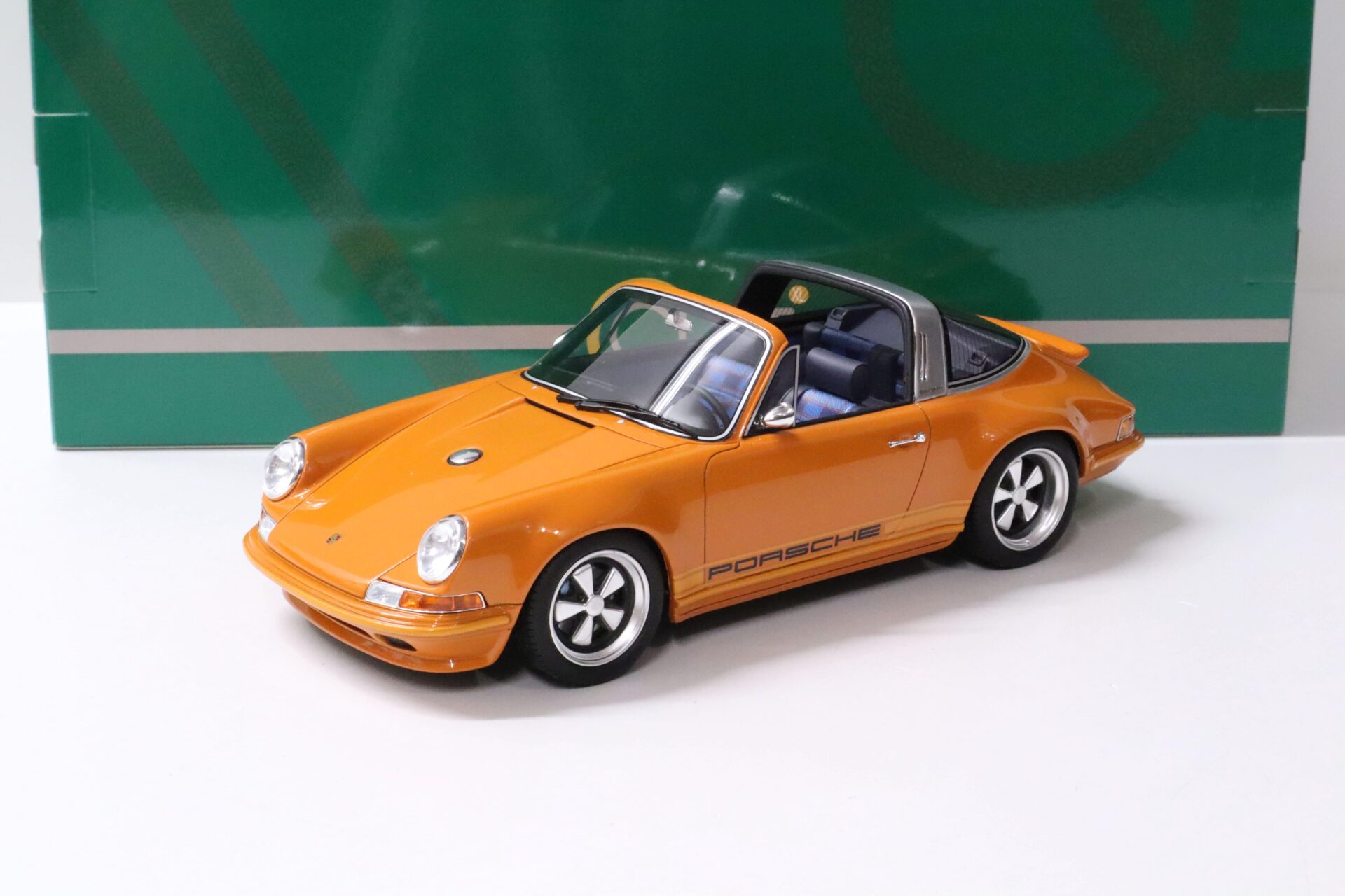 ID 58339 orig 1.jpg 1:18 Cult Scale Models Porsche 911 Targa *SINGER* orange