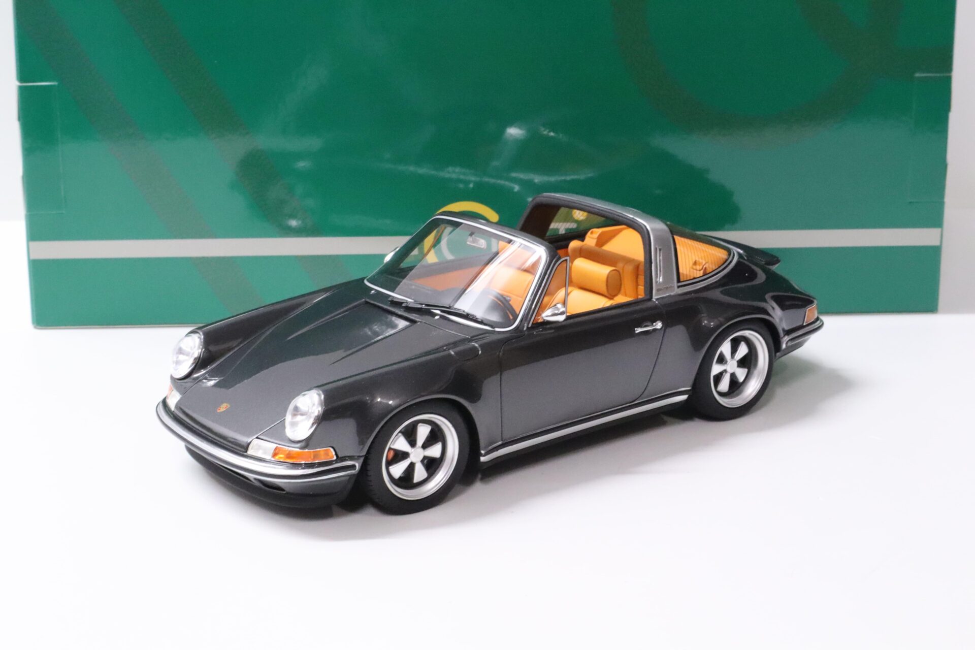 ID 58343 orig 1.jpg 1:18 Cult Scale Models Porsche 911 Targa *SINGER* grey metallic