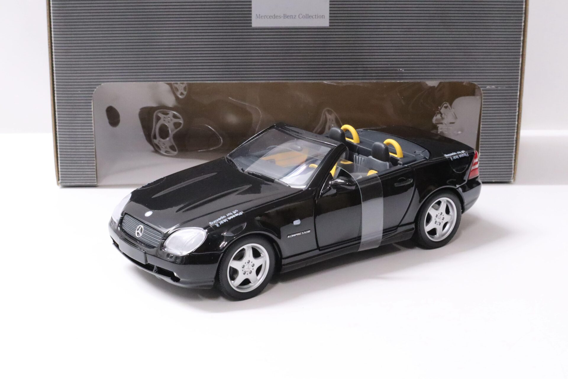 ID 58569 orig.jpg 1:18 UT Models Mercedes SLK 230 AMG Convertible black-metallic DEALER VERSION