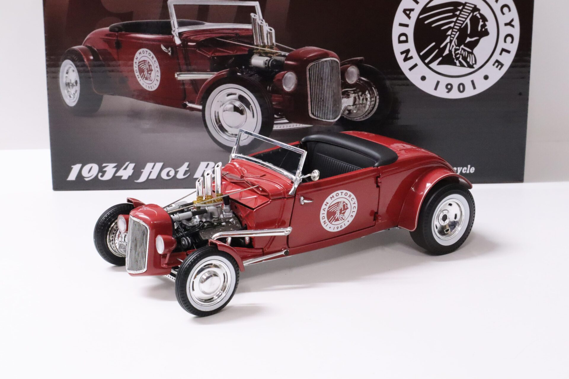 ID 58981 orig.jpg 1:18 GMP 1934 Hot Rod Roadster *INDIAN MOTORCYCLE* dark red