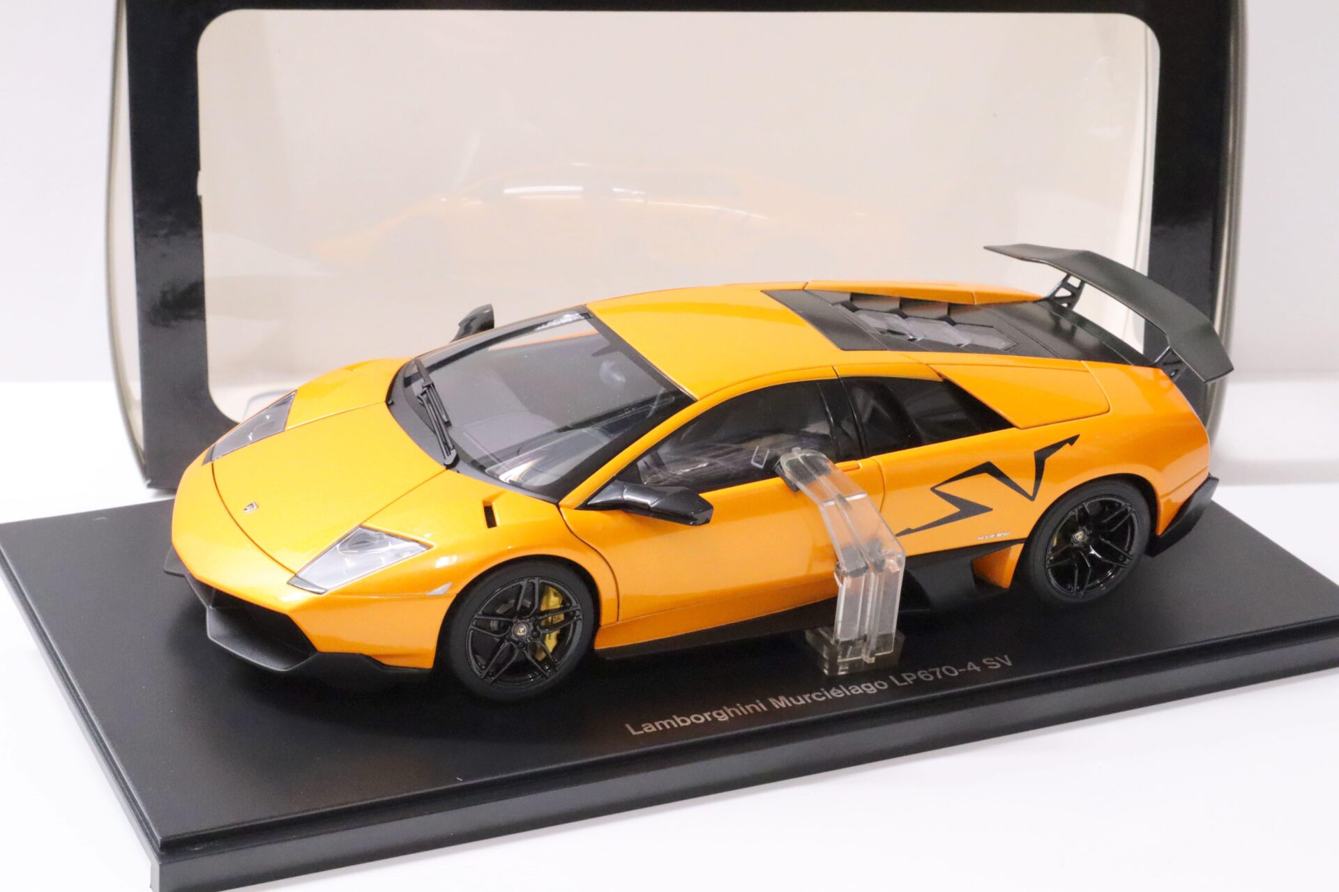ID 59170 orig 1.jpg 1:18 AUTOart Lamborghini Murcielago LP670-4 SV Arancio Atlas/ orange