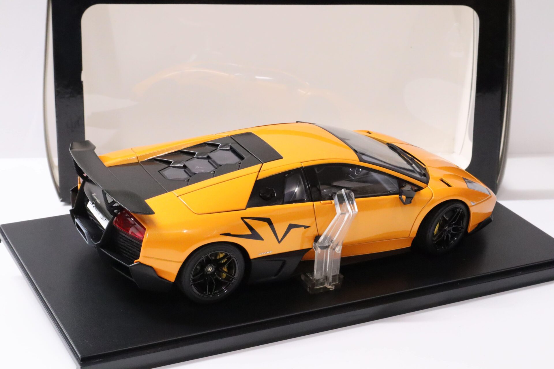1:18 AUTOart Lamborghini Murcielago LP670-4 SV Arancio Atlas/ orange