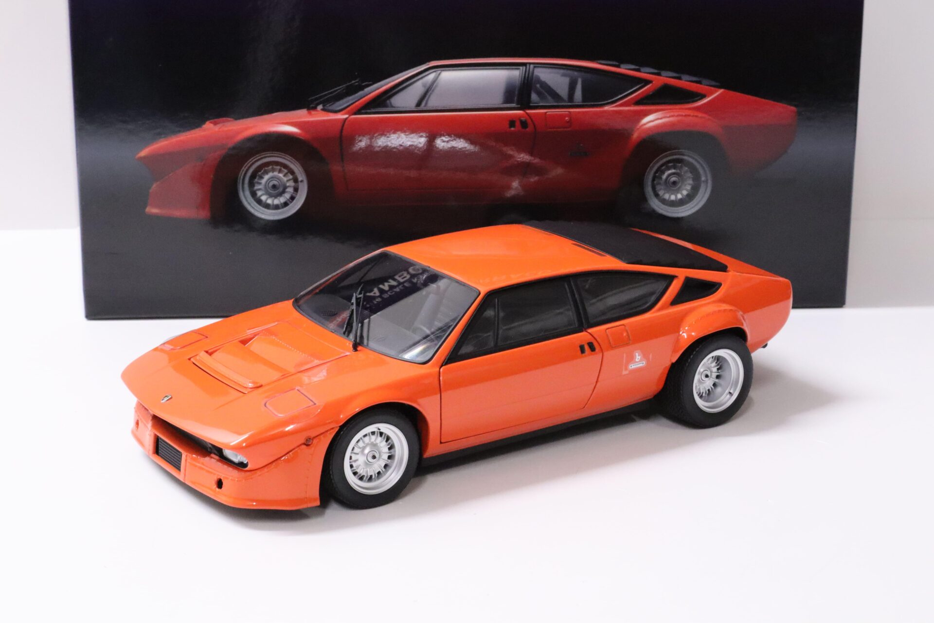 ID 59416 orig.jpg 1:18 Kyosho Lamborghini Urraco Rally orange