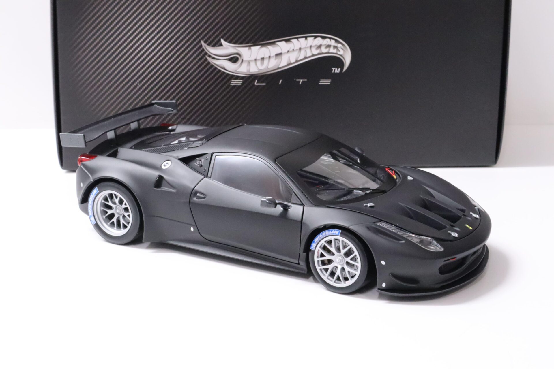 1:18 Hot Wheels Elite Ferrari 458 Italia GT2 matt black