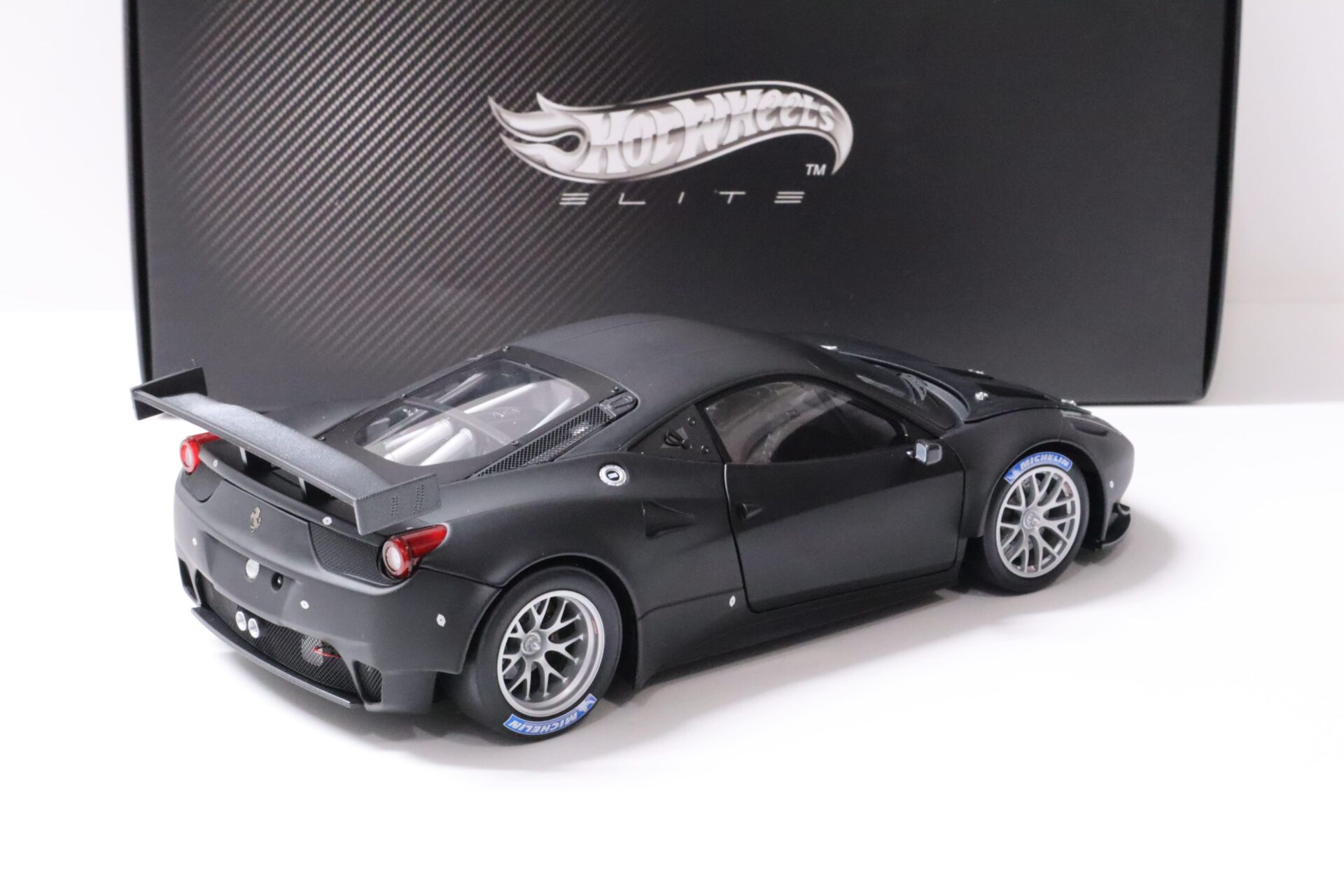 1:18 Hot Wheels Elite Ferrari 458 Italia GT2 matt black