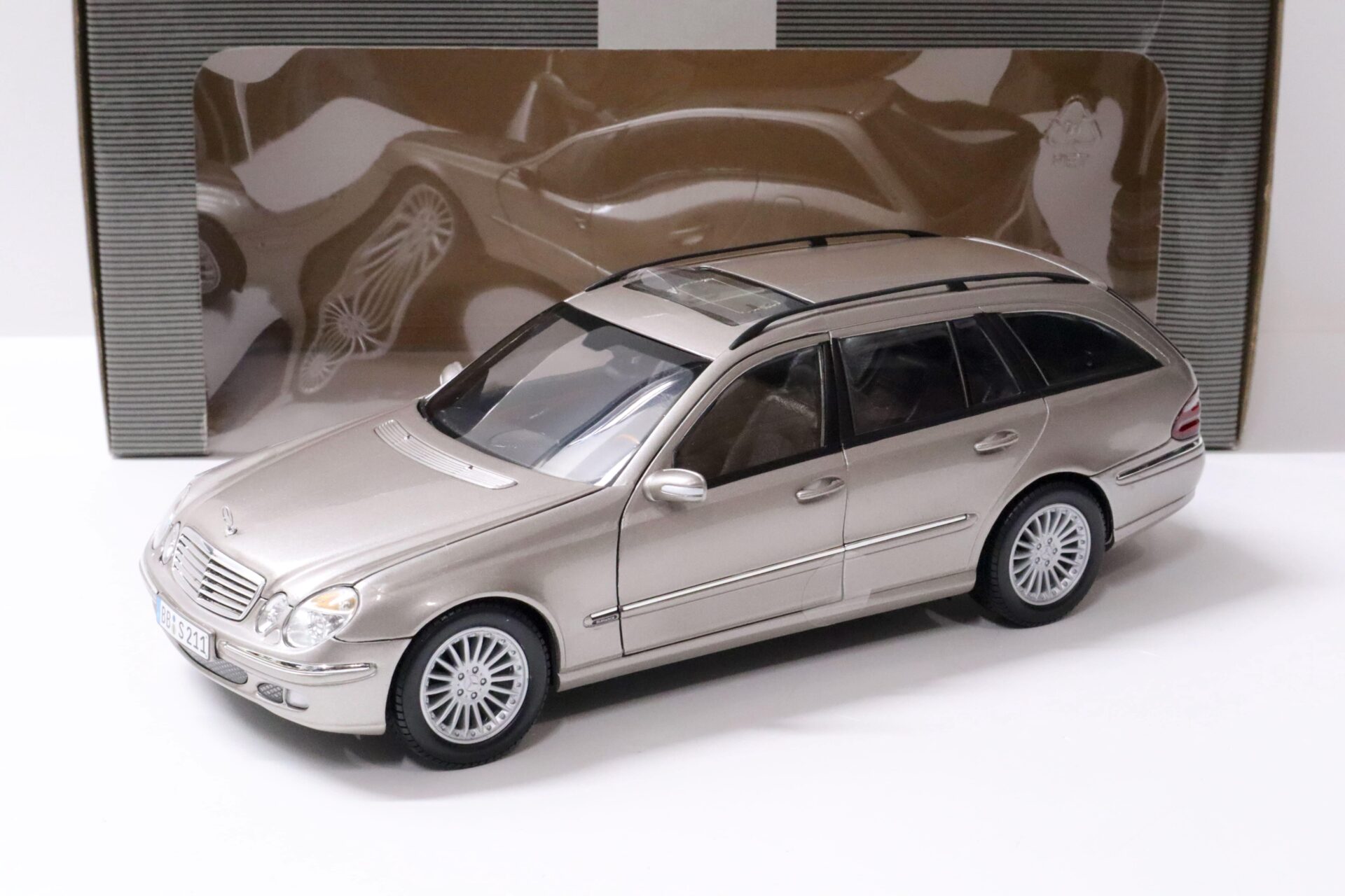 京商 Mercedes-Benz E-Klasse T-Modell 1/18 1:18 Kyosho