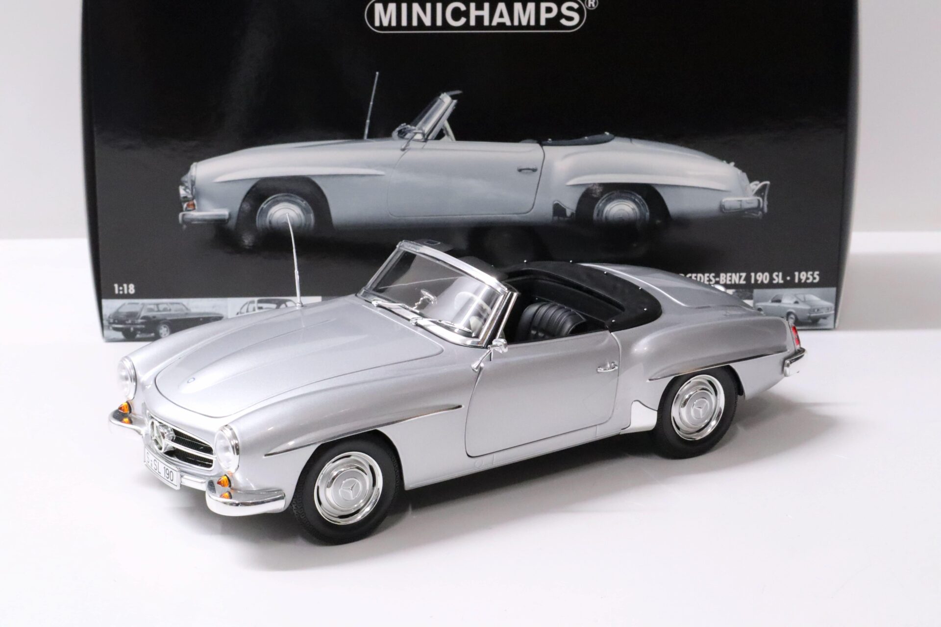 ID 59786 orig.jpg 1:18 Minichamps Mercedes 190SL Cabriolet silver 1955