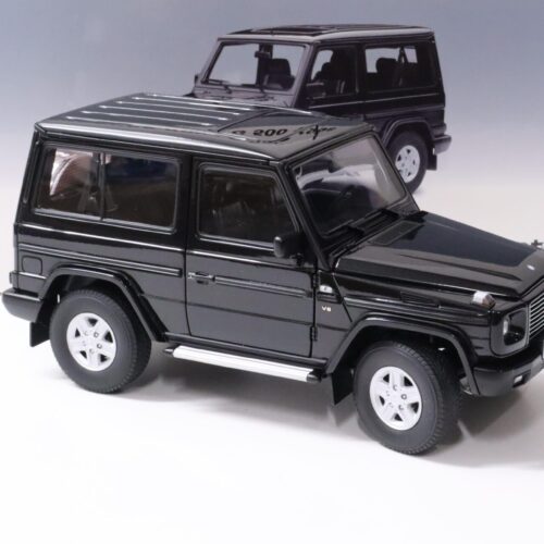 1:18 AUTOart Mercedes G-Class G500 SWB 1998 black - Image 2
