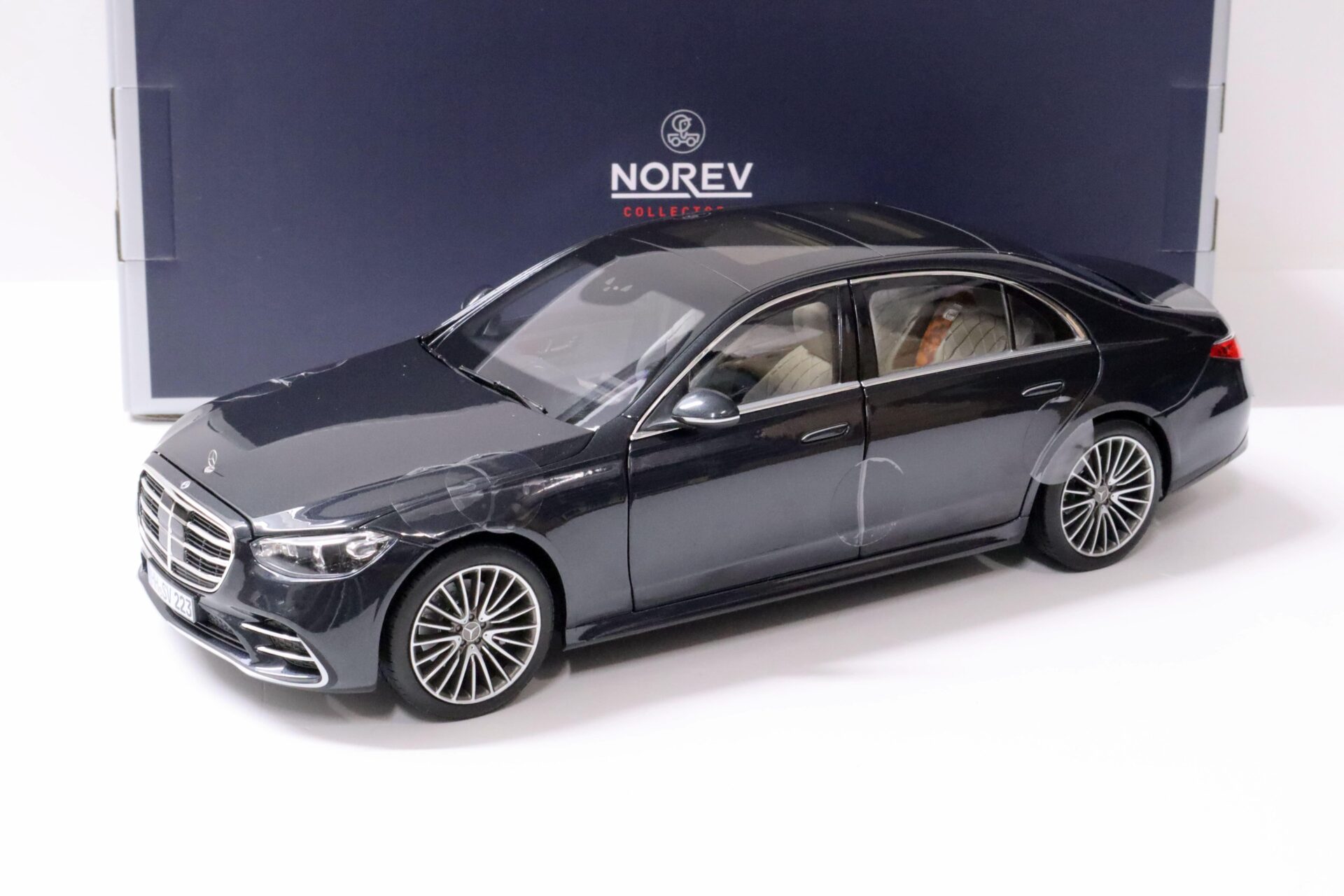 ID 59907 orig 1.jpg 1:18 Norev Mercedes S-Klasse AMG-Line Limousine 2021 anthracite blue metallic