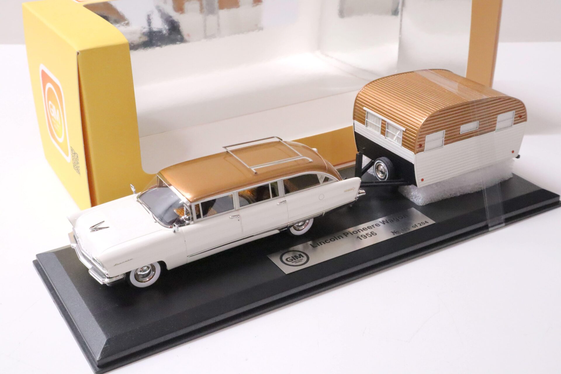 ID 59974 orig 1.jpg 1:43 GIM Lincoln Pioneere Wagon with Traveller Wohnwagen white/ copper 1956