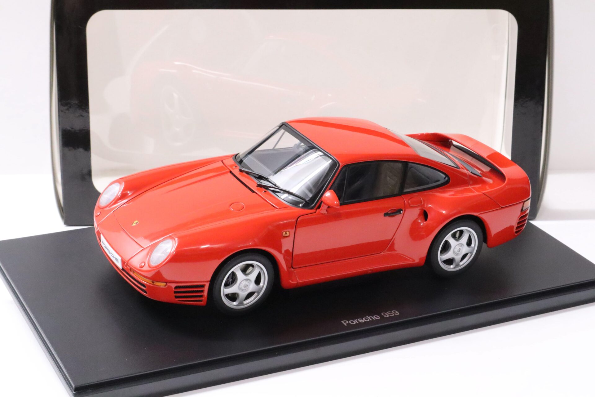 ID 59985 orig 1.jpg 1:18 AUTOart Porsche 959 Coupe red