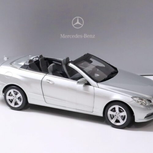 1:18 Norev Mercedes E-Class Cabriolet A207 iridium silver DEALER VERSION - Image 2