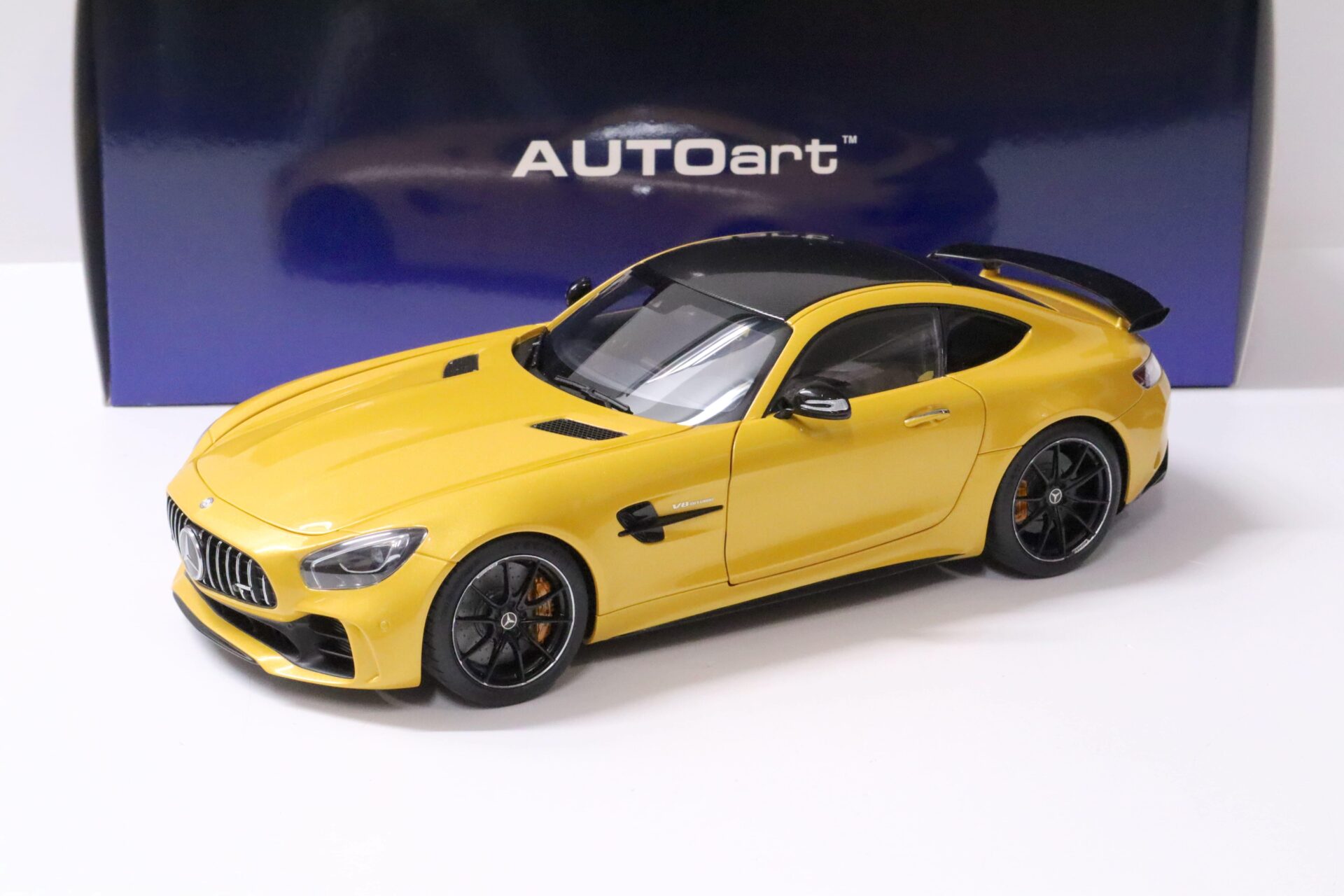 ID 60441 orig 1.jpg 1:18 AUTOart Mercedes AMG GT R Coupe AMG Solarbeam yellow metallic