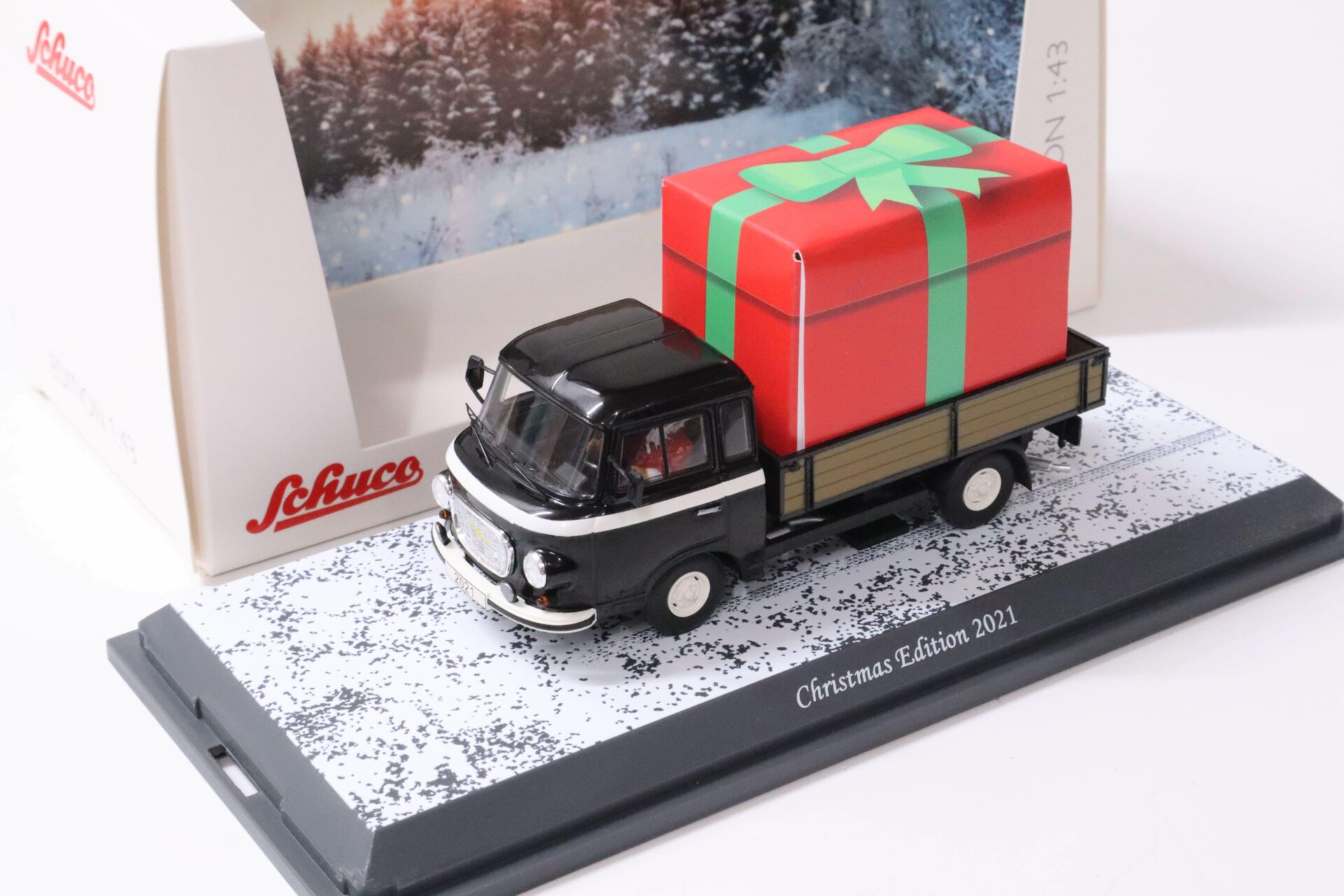 ID 60458 orig.jpg 1:43 Schuco Barkas B1000 Pritsche + Geschenk "CHRISTMAS EDITION 2021" black