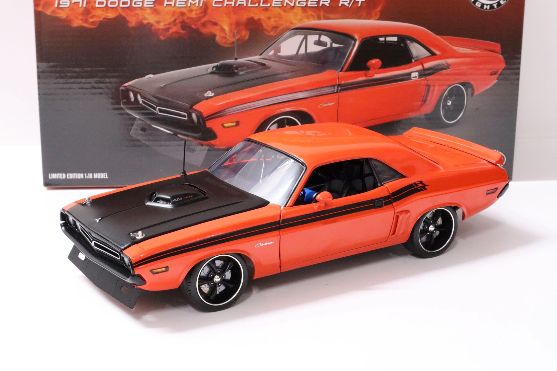 ID 60726 orig.jpg 1:18 ACME 1971 Dodge Challenger R/T 426 Hemi Street Fighter FIREBALL orange