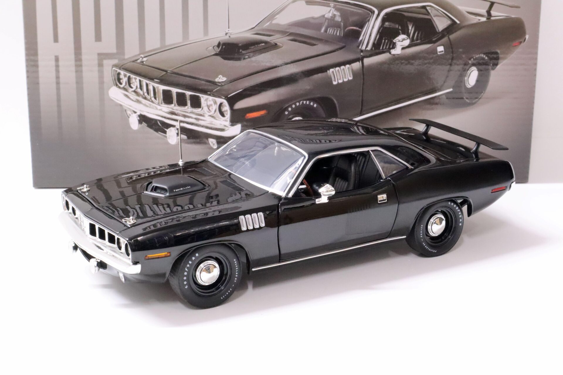 ID 60742 orig.jpg 1:18 ACME 1971 Plymouth Hemi Cuda Barracuda Coupe black/ black