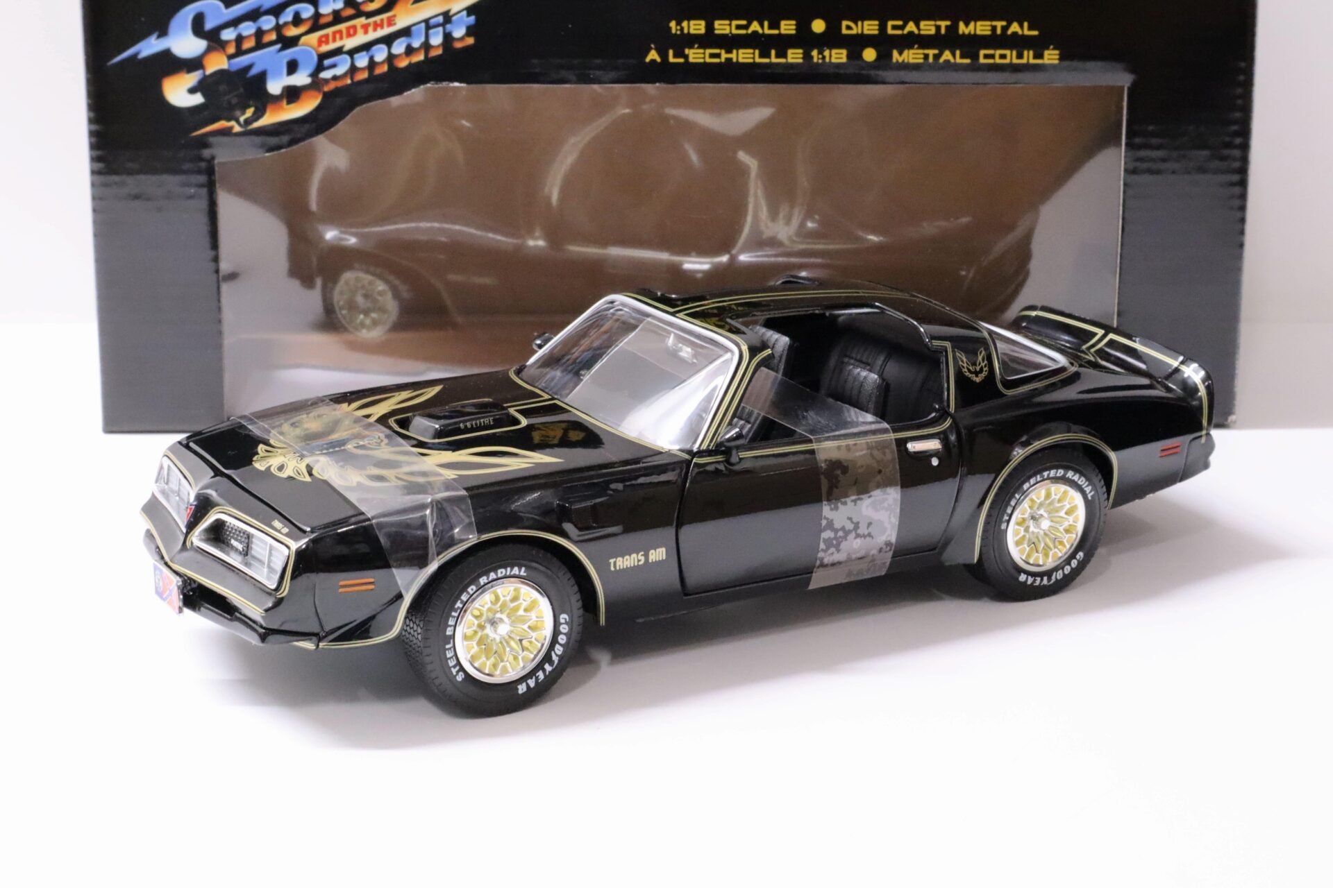 1:18 ERTL Joyride 1977 Pontiac Trans AM Smokey and the Bandit black
