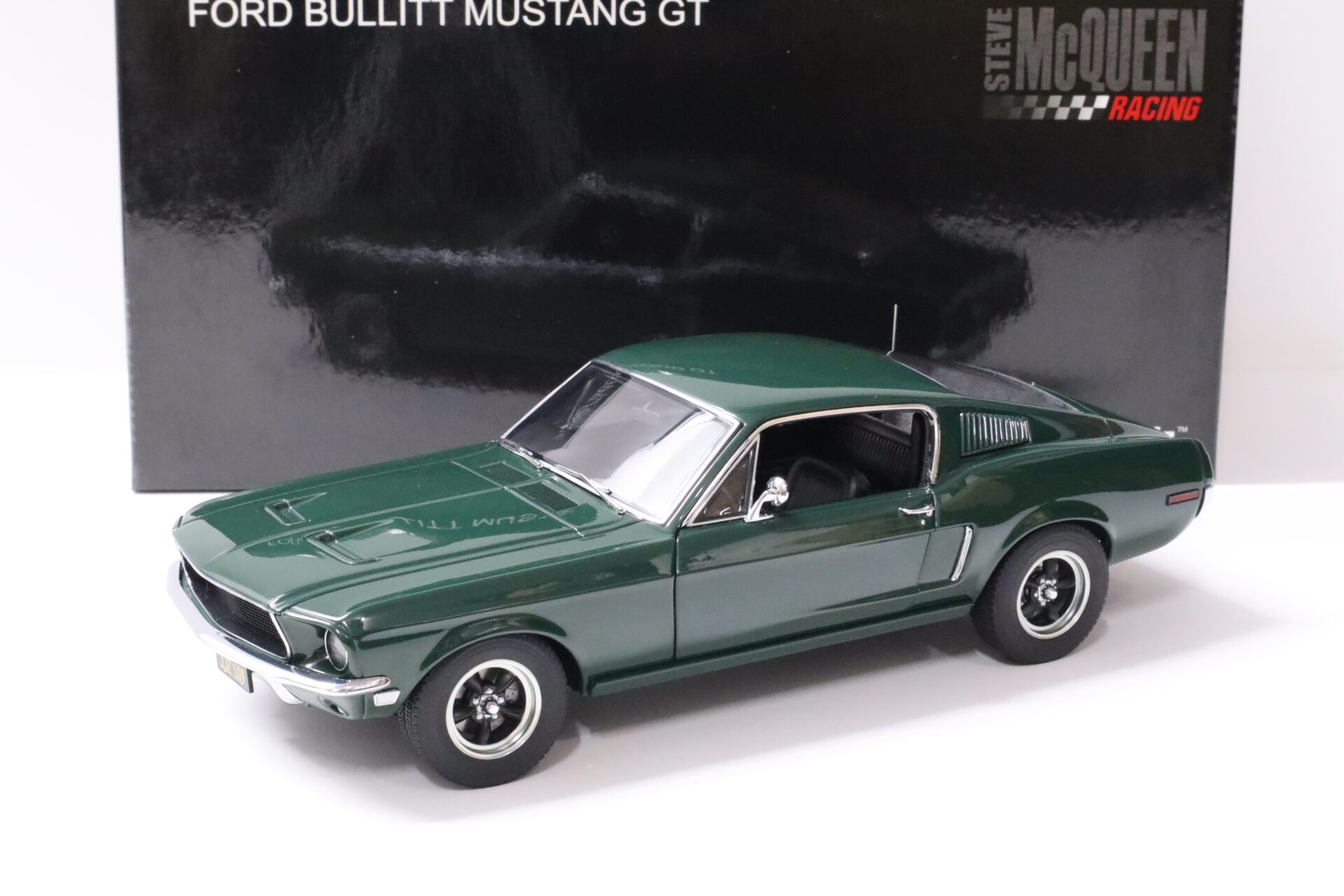 ID 60848 orig.jpg 1:18 AUTOart Ford Mustang GT BULLITT 1968 Steve McQueen Version green 72813
