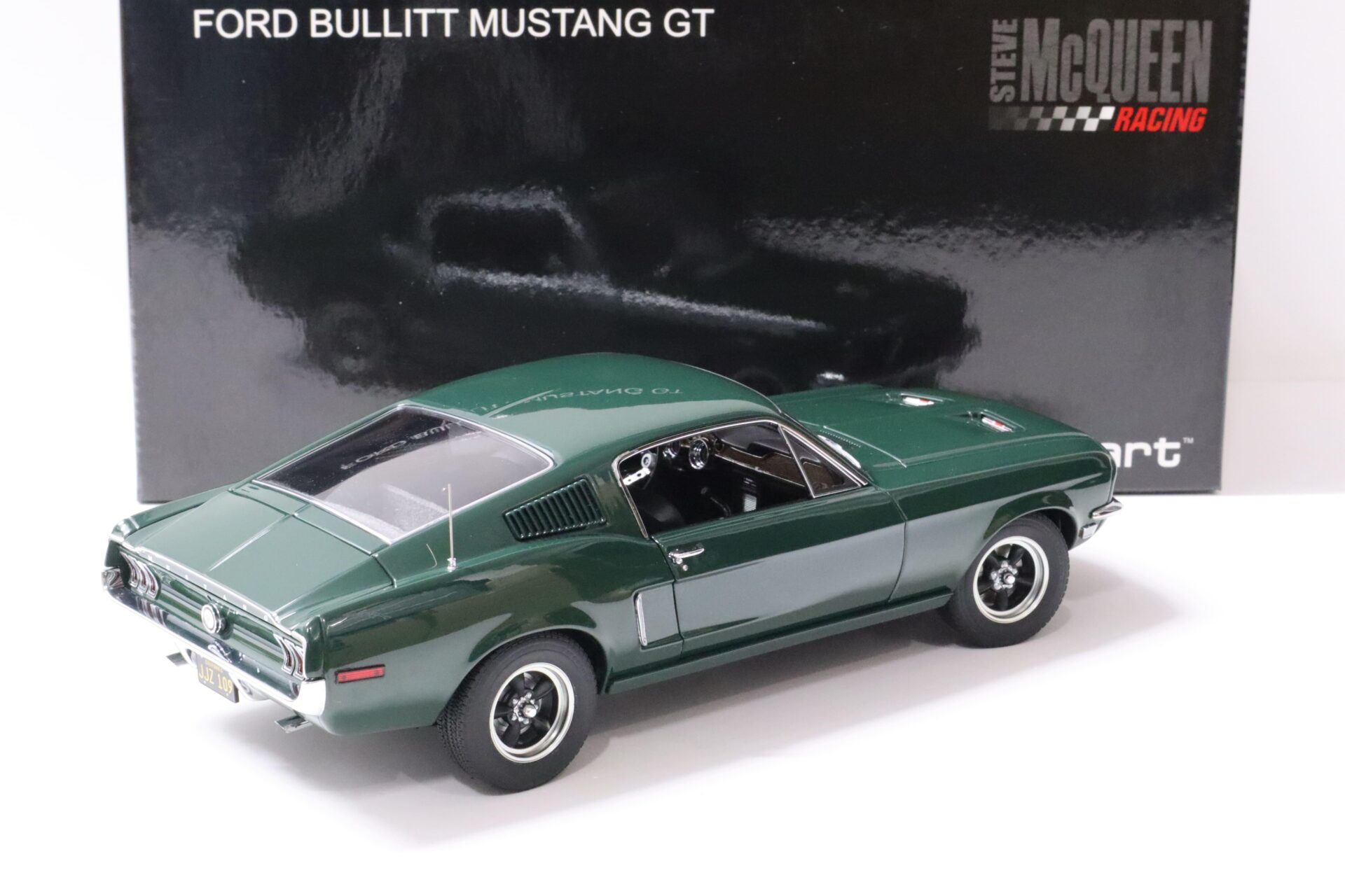 1:18 AUTOart Ford Mustang GT BULLITT 1968 Steve McQueen Version green 72813