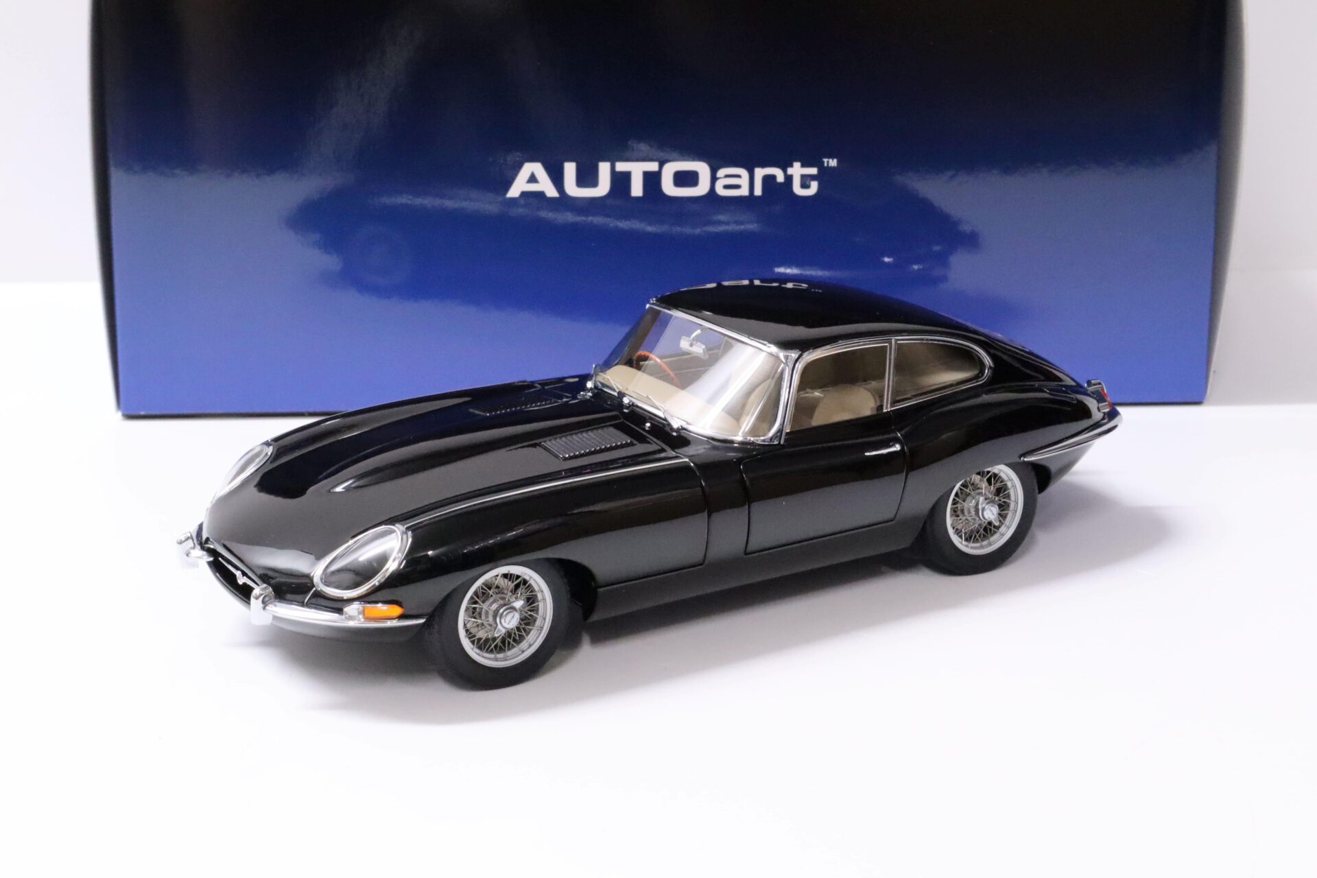 ID 60916 orig.jpg 1:18 AUTOart Jaguar E-Type Coupe Series I 3.8 black
