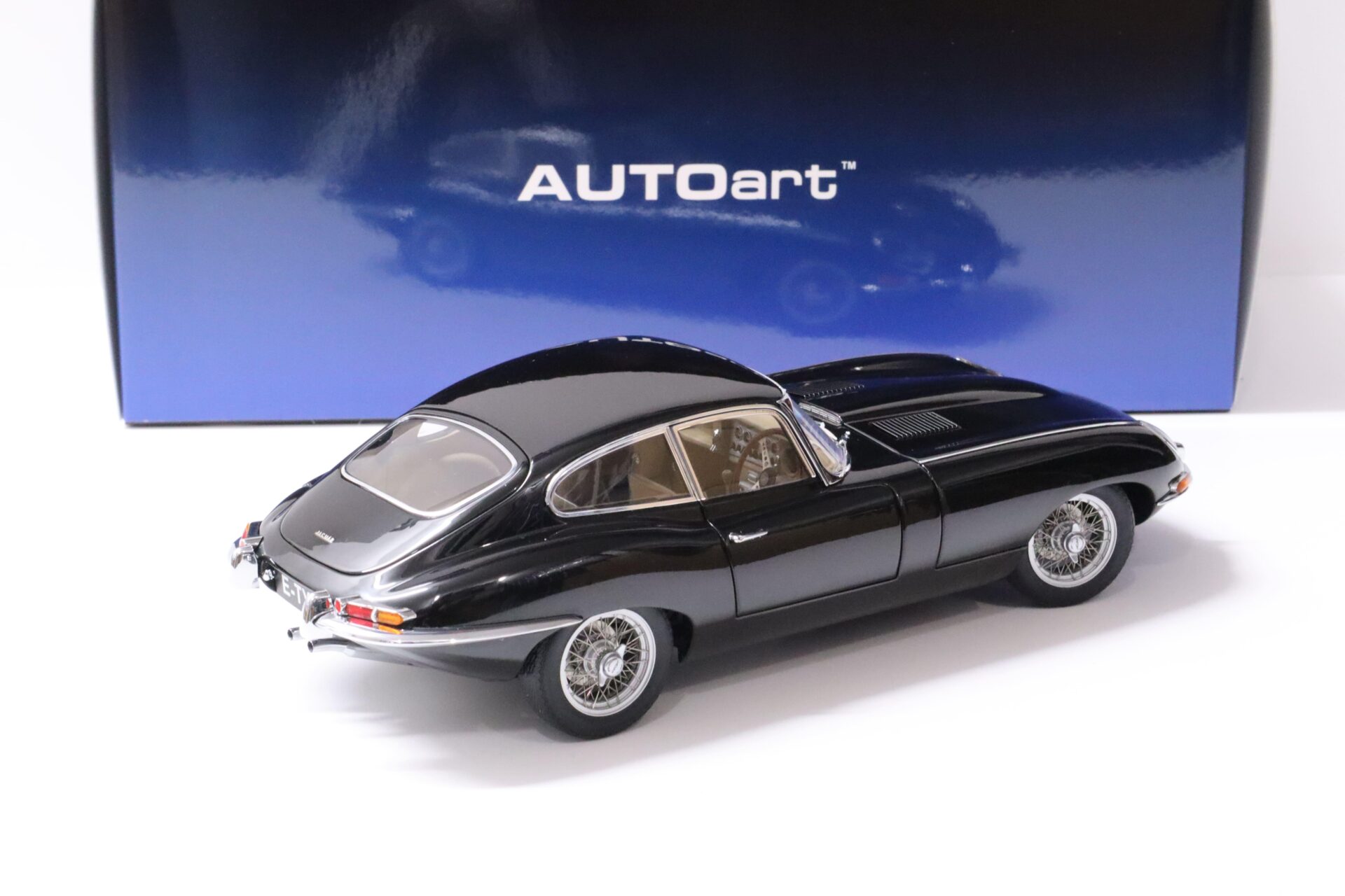 1:18 AUTOart Jaguar E-Type Coupe Series I 3.8 black