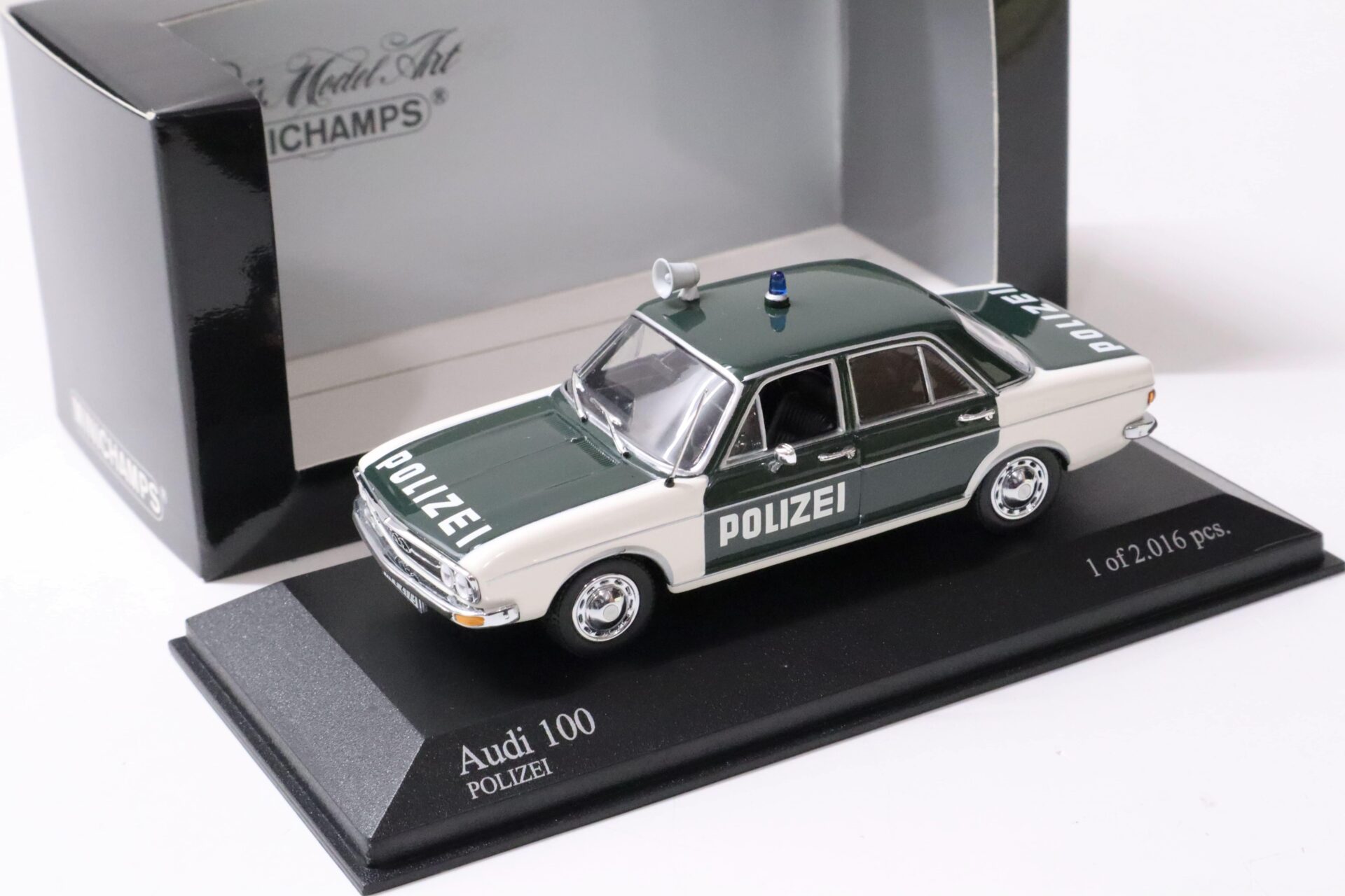 ID 61107 orig 1.jpg 1:43 Minichamps Audi 100 GL Sedan 1970 POLIZEI green/ white