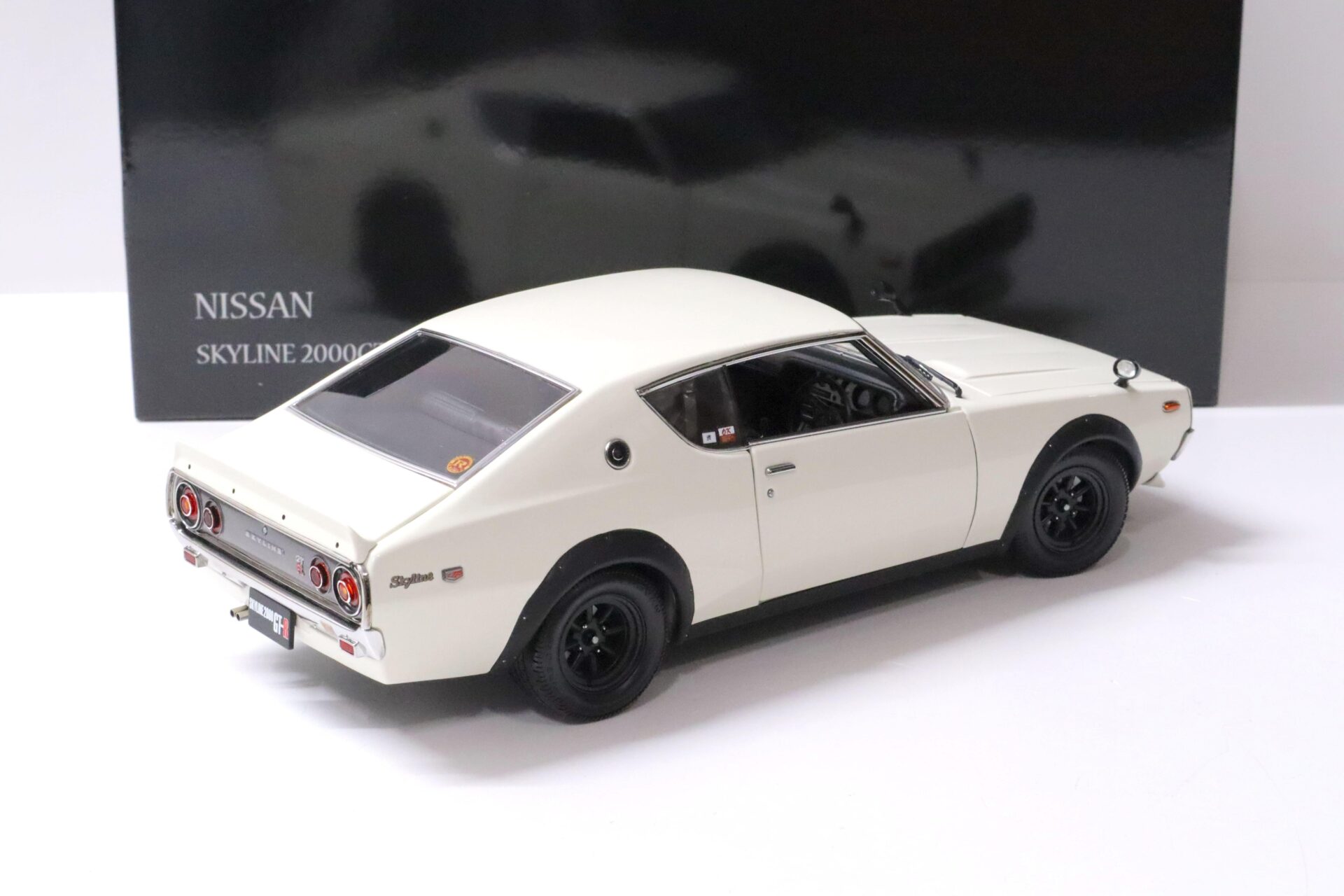 1:18 Kyosho Nissan Skyline 2000 GT-R KPGC110 white 1972