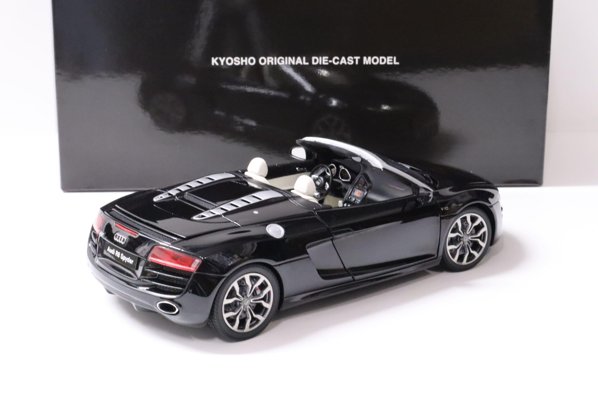 1:18 Kyosho Audi R8 V10 Spyder Phantom black
