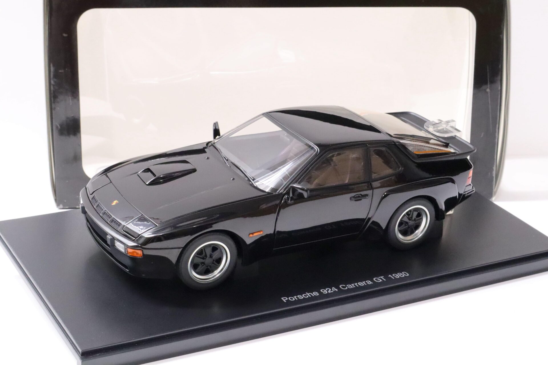 ID 61297 orig.jpg 1:18 AUTOart Porsche 924 Carrera GT 1980 black