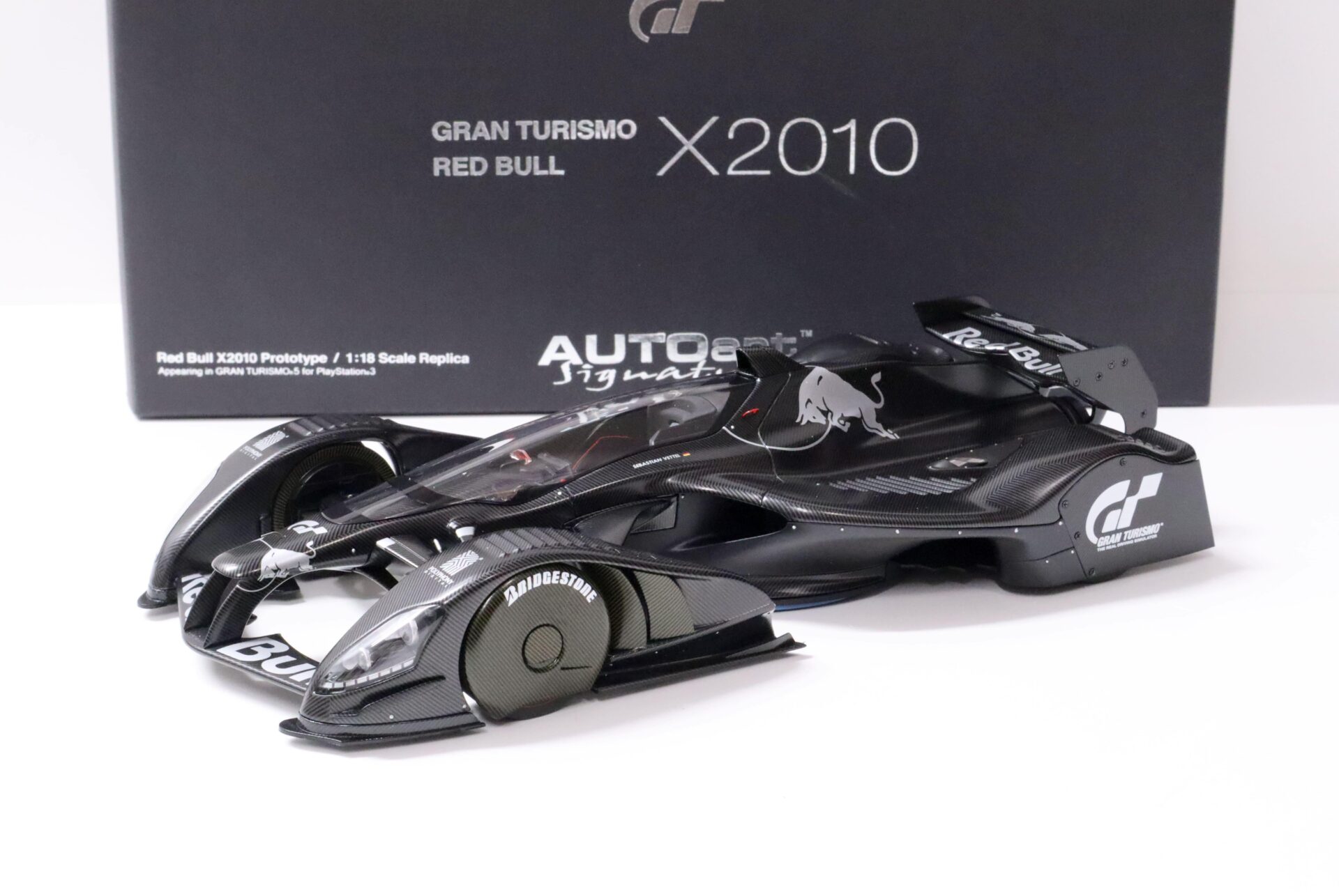 ID 61357 orig.jpg 1:18 AUTOart Red Bull X2010 Gran Turismo Prototype Carbon black