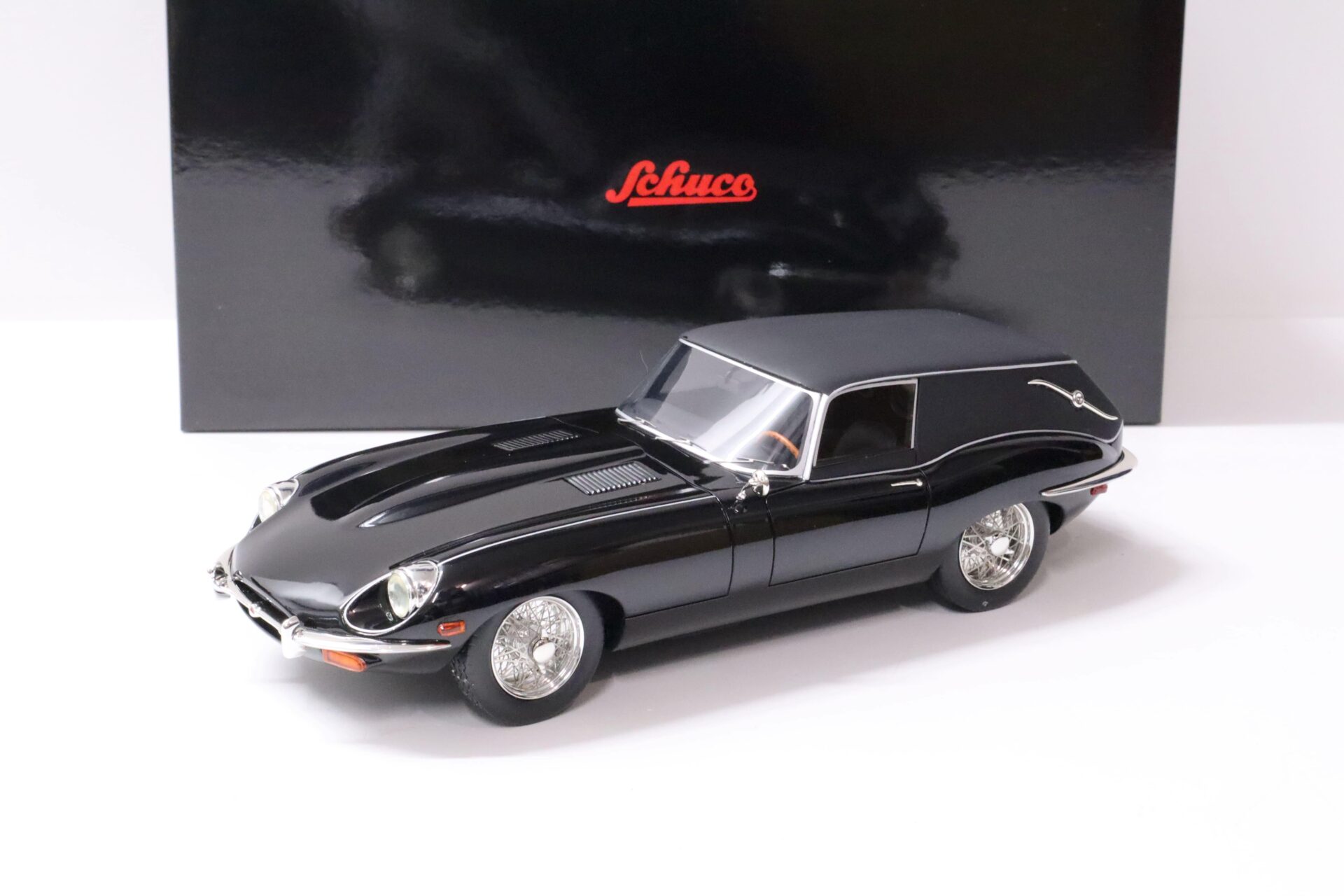 ID 61490 orig 1.jpg 1:18 Schuco Jaguar E-Type Shooting Brake Hearse black