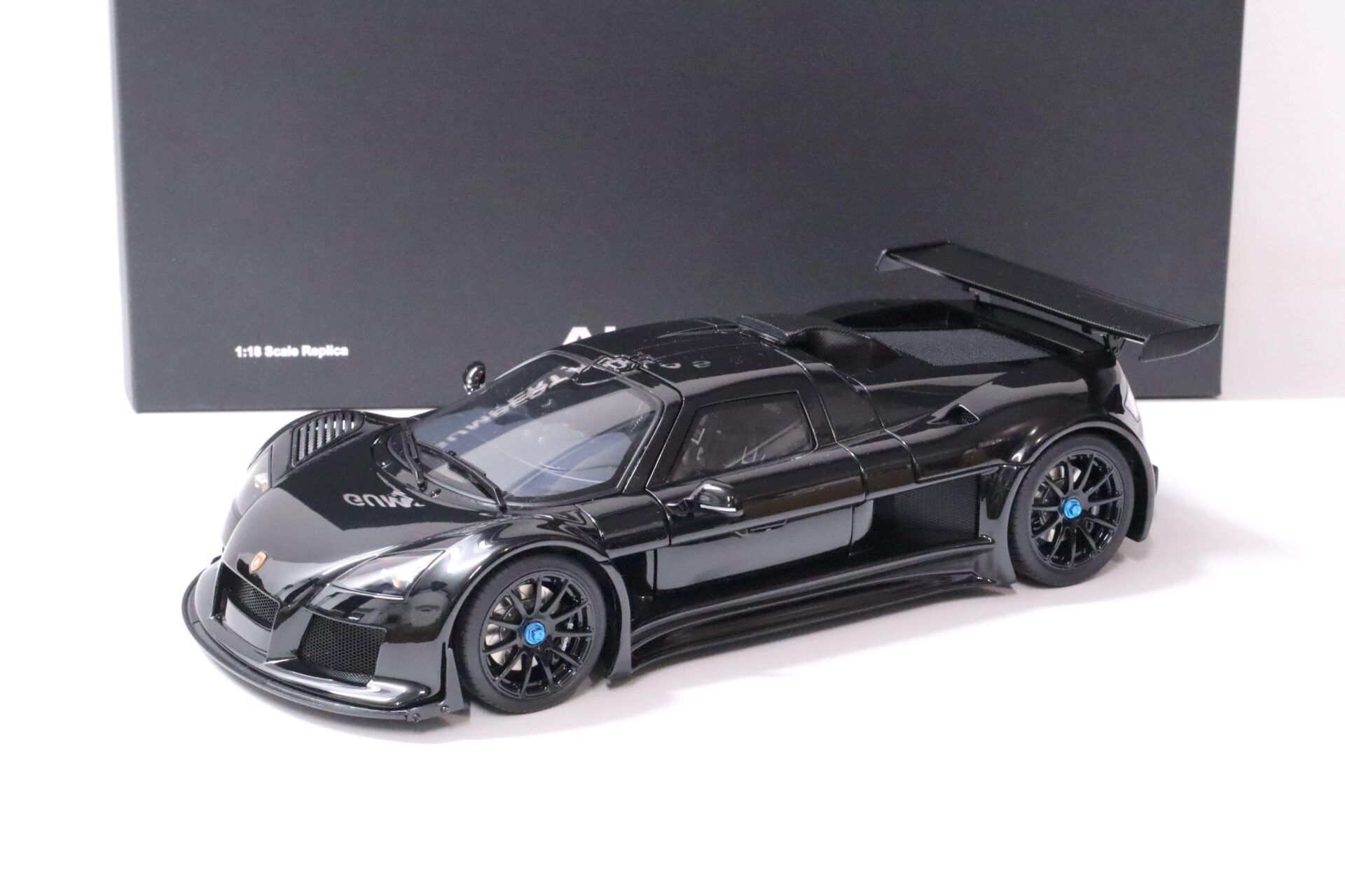 ID 61608 orig.jpg 1:18 AUTOart Gumpert Apollo S black Die-Cast 71301