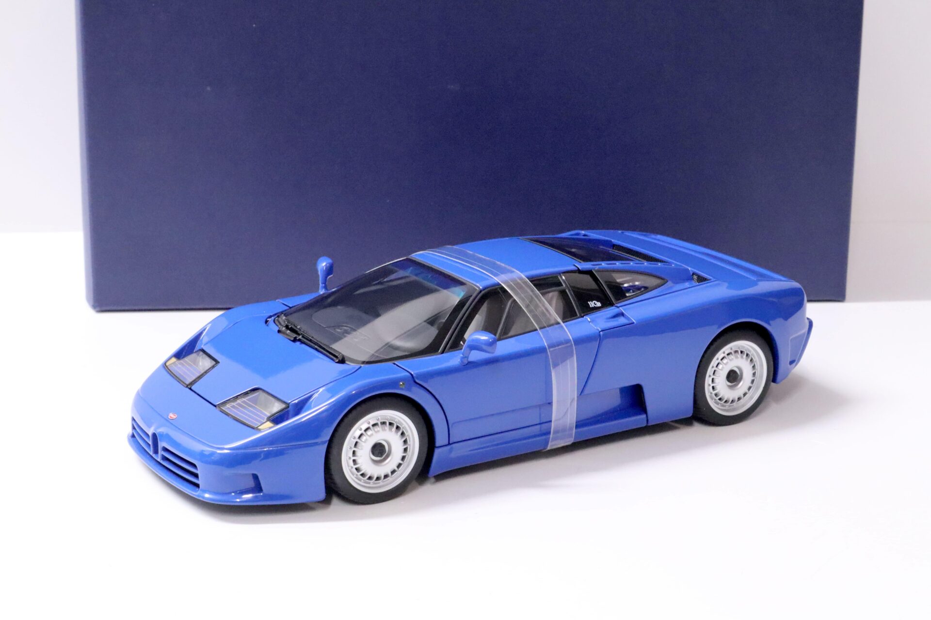 ID 61624 orig 1.jpg 1:18 AUTOart Bugatti EB110 GT Coupe blue 1991 Die-Cast