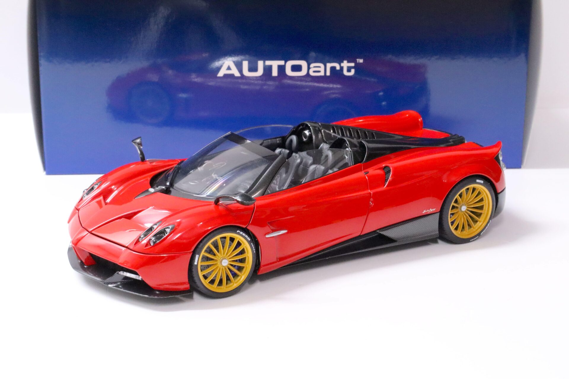 ID 61656 orig 1.jpg 1:18 AUTOart Pagani Huayra Roadster 2017 Rosso Monza/ red 78287
