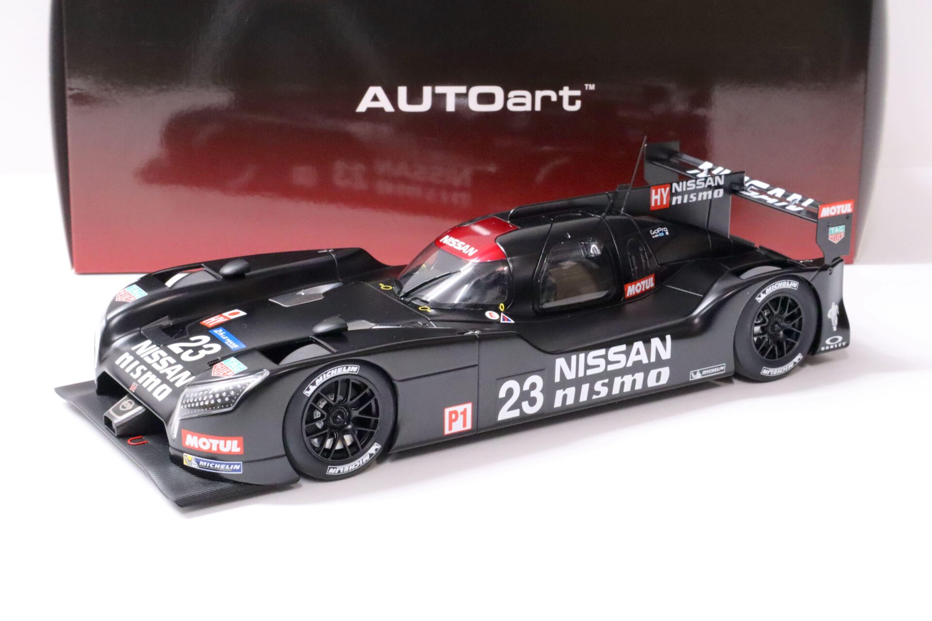 ID 61663 orig.jpg 1:18 AUTOart Nissan GT-R LM Nismo 2015 Test Car #23 black