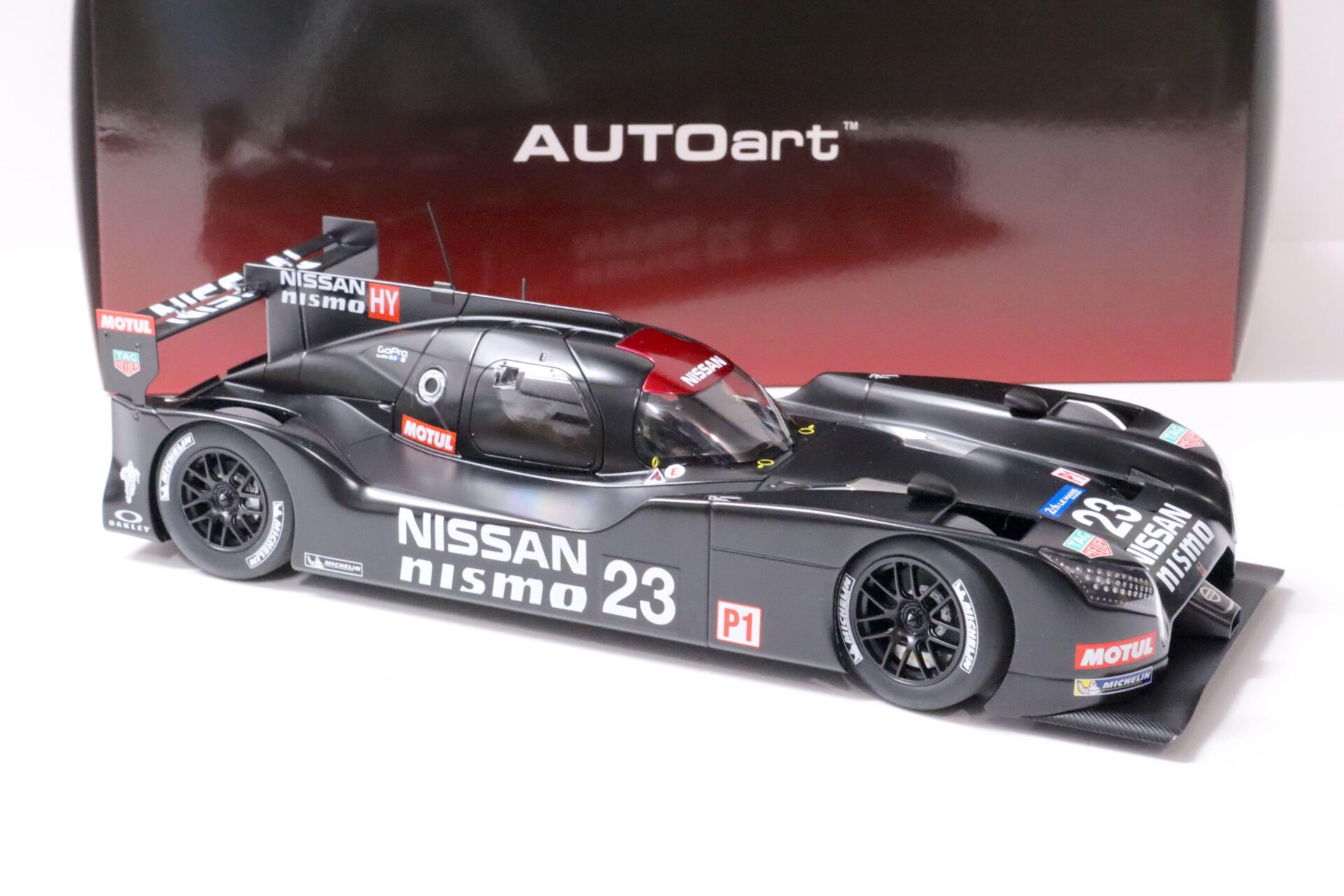 1:18 AUTOart Nissan GT-R LM Nismo 2015 Test Car #23 black