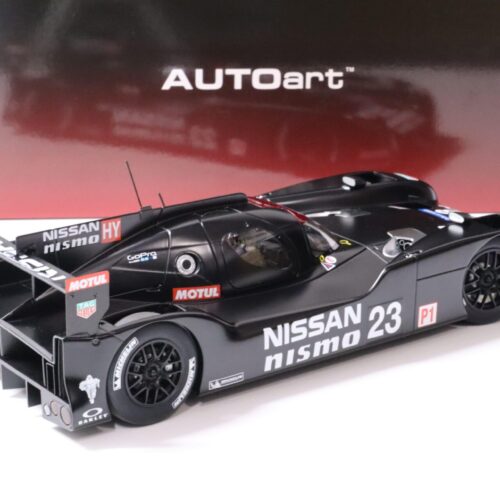 1:18 AUTOart Nissan GT-R LM Nismo 2015 Test Car #23 black