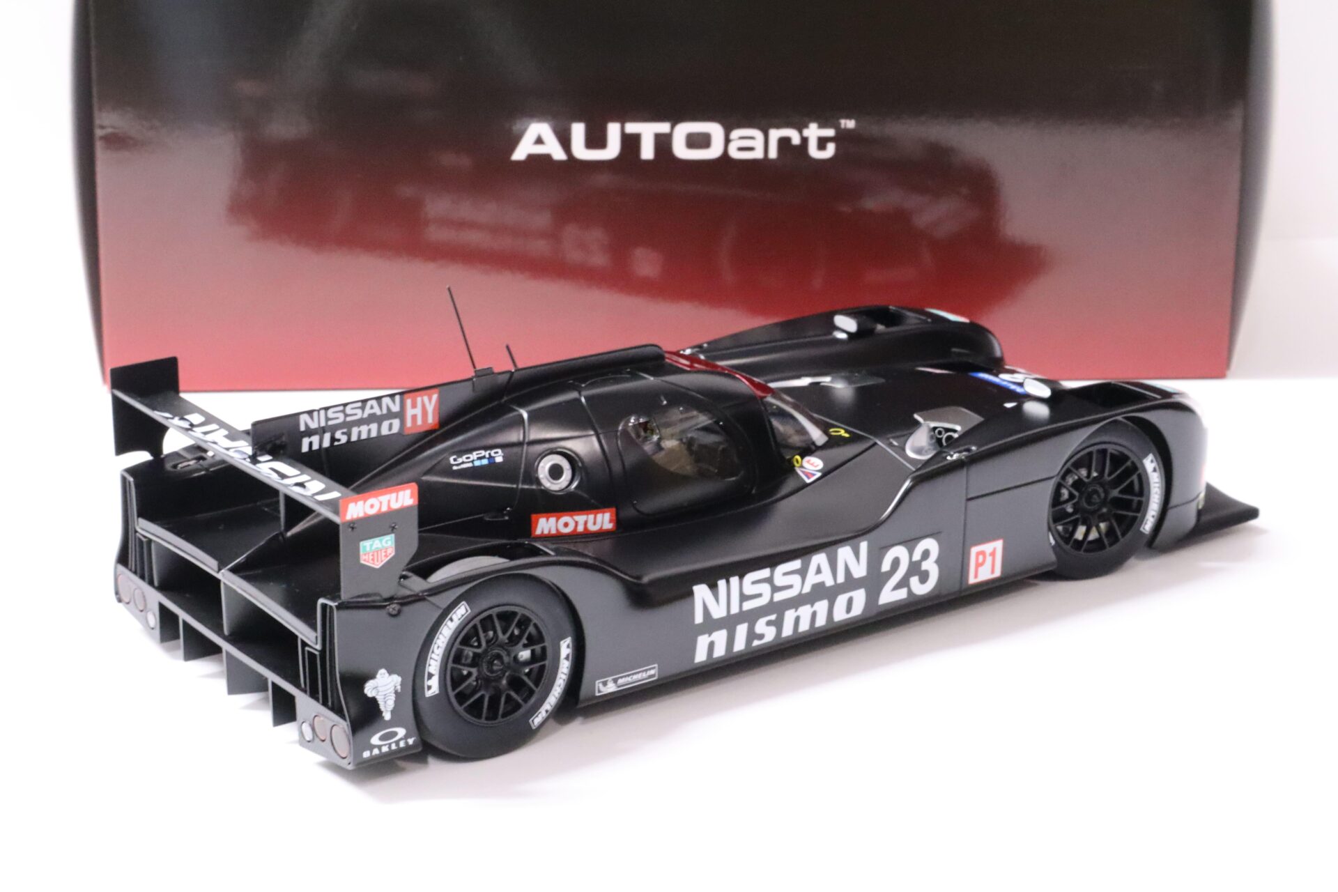 1:18 AUTOart Nissan GT-R LM Nismo 2015 Test Car #23 black
