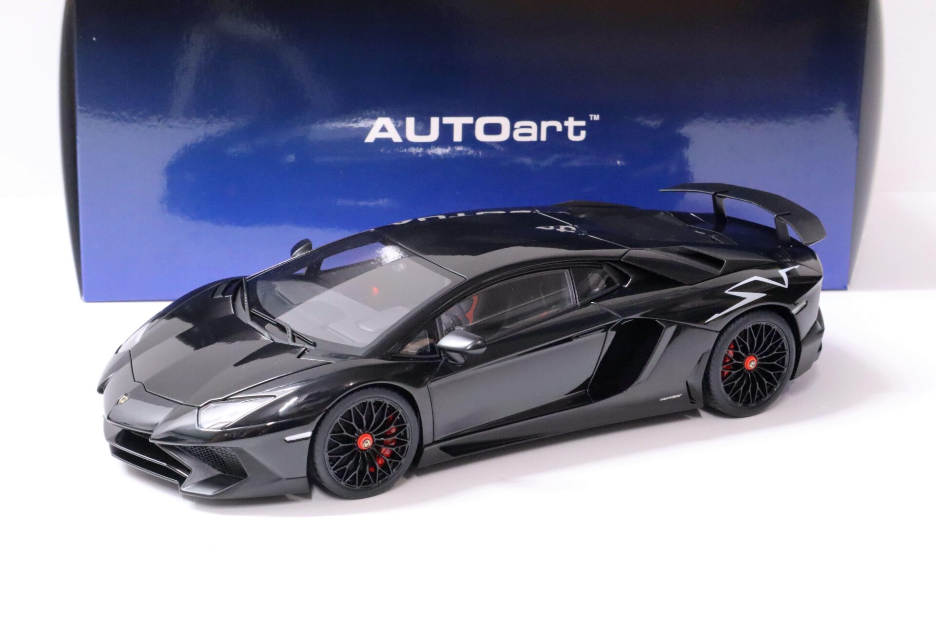 ID 61899 orig 1.jpg 1:18 AUTOart Lamborghini Aventador LP750-4 SV Nero Aldebaran/ Gloss black