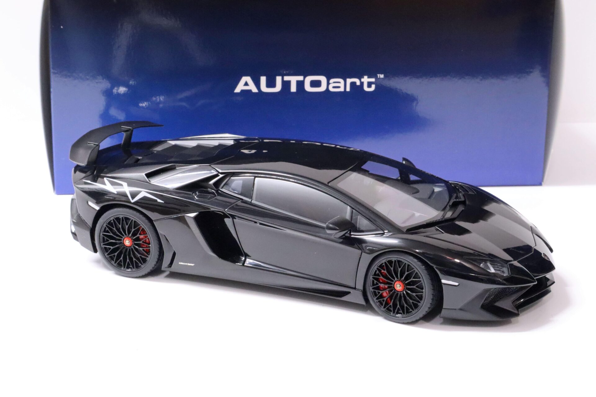 1:18 AUTOart Lamborghini Aventador LP750-4 SV Nero Aldebaran/ Gloss black