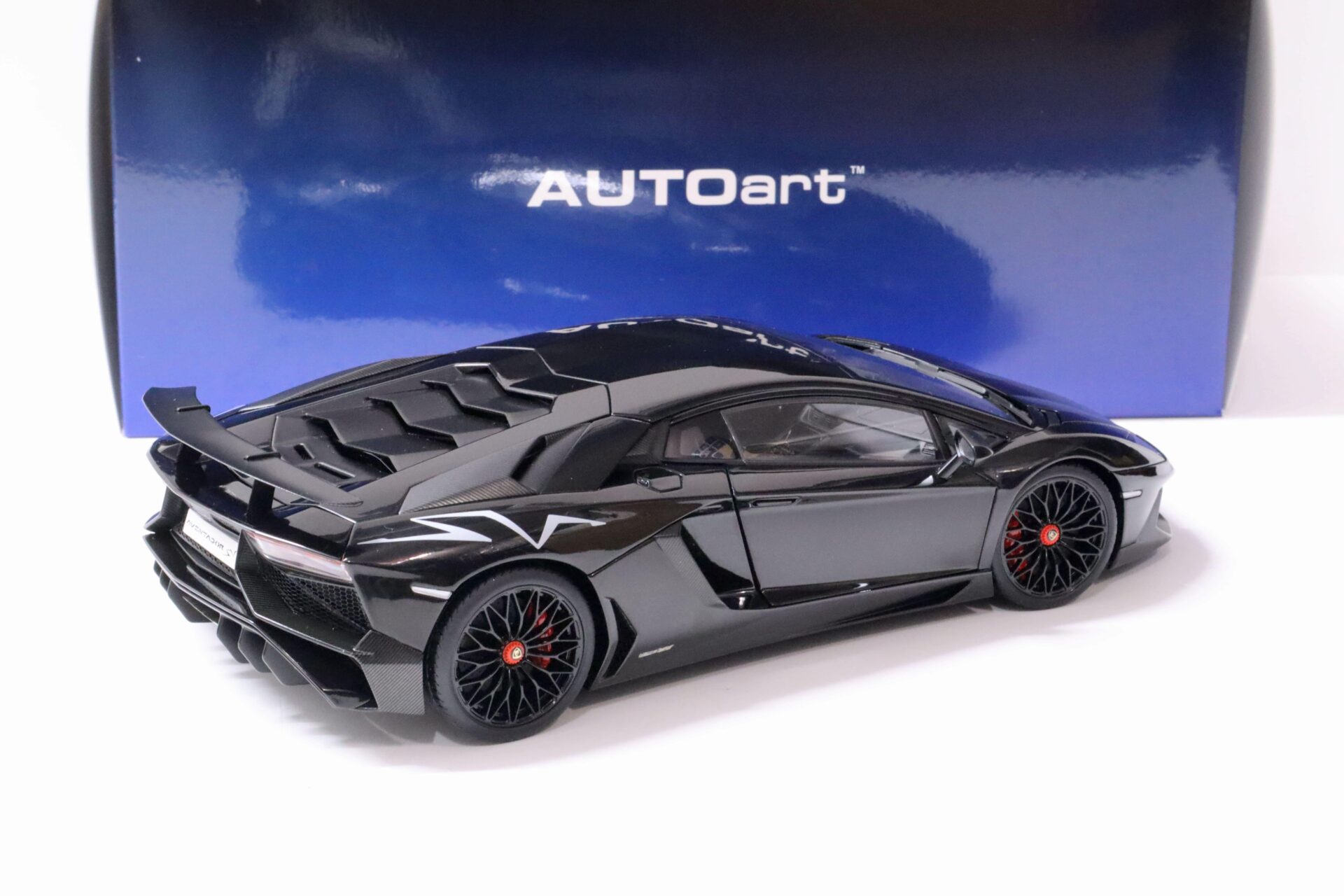 1:18 AUTOart Lamborghini Aventador LP750-4 SV Nero Aldebaran/ Gloss black