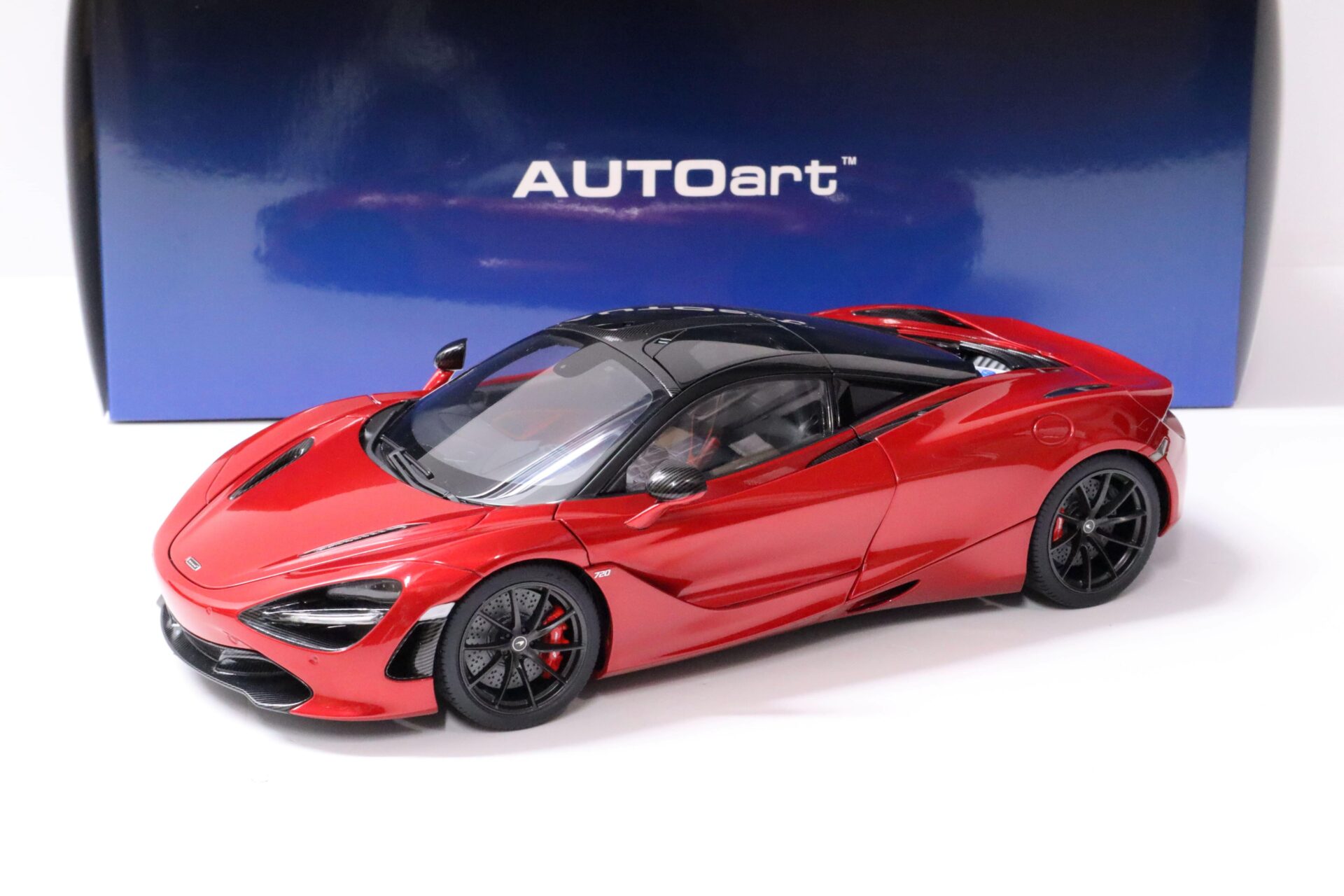 1:18 AUTOart McLAREN 720S Coupe 2017 Memphis red/ metallic red 76072